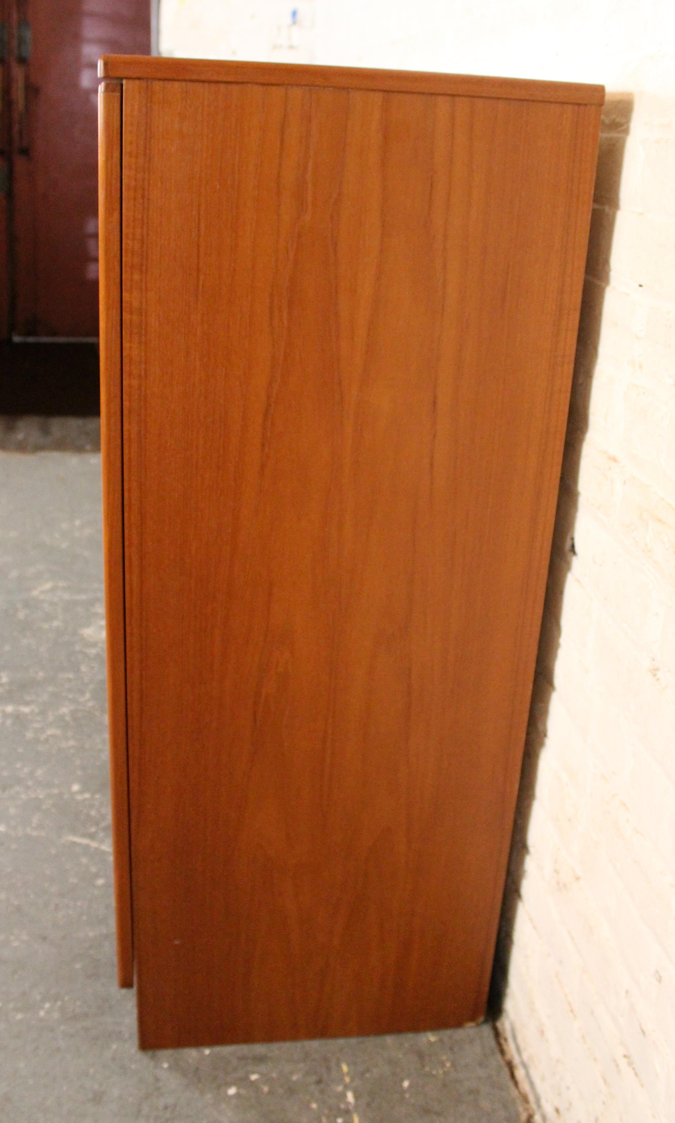 Mid-Century moderno Cassapanca da gentiluomo in teak danese moderna d'epoca in vendita