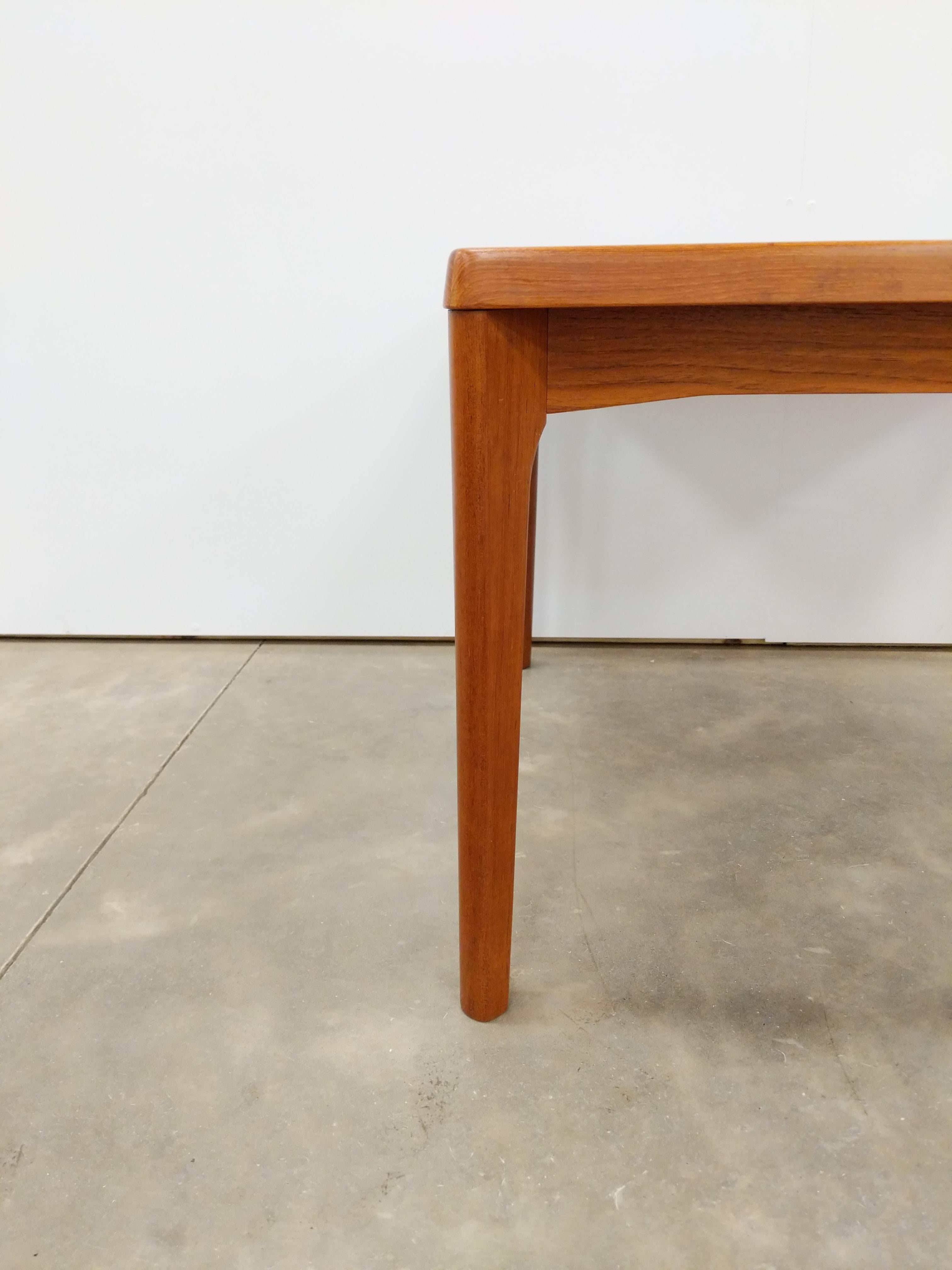 Vintage Danish Modern Teak Henning Kjaernulf Coffee Table / Side Table In Good Condition In Gardiner, NY