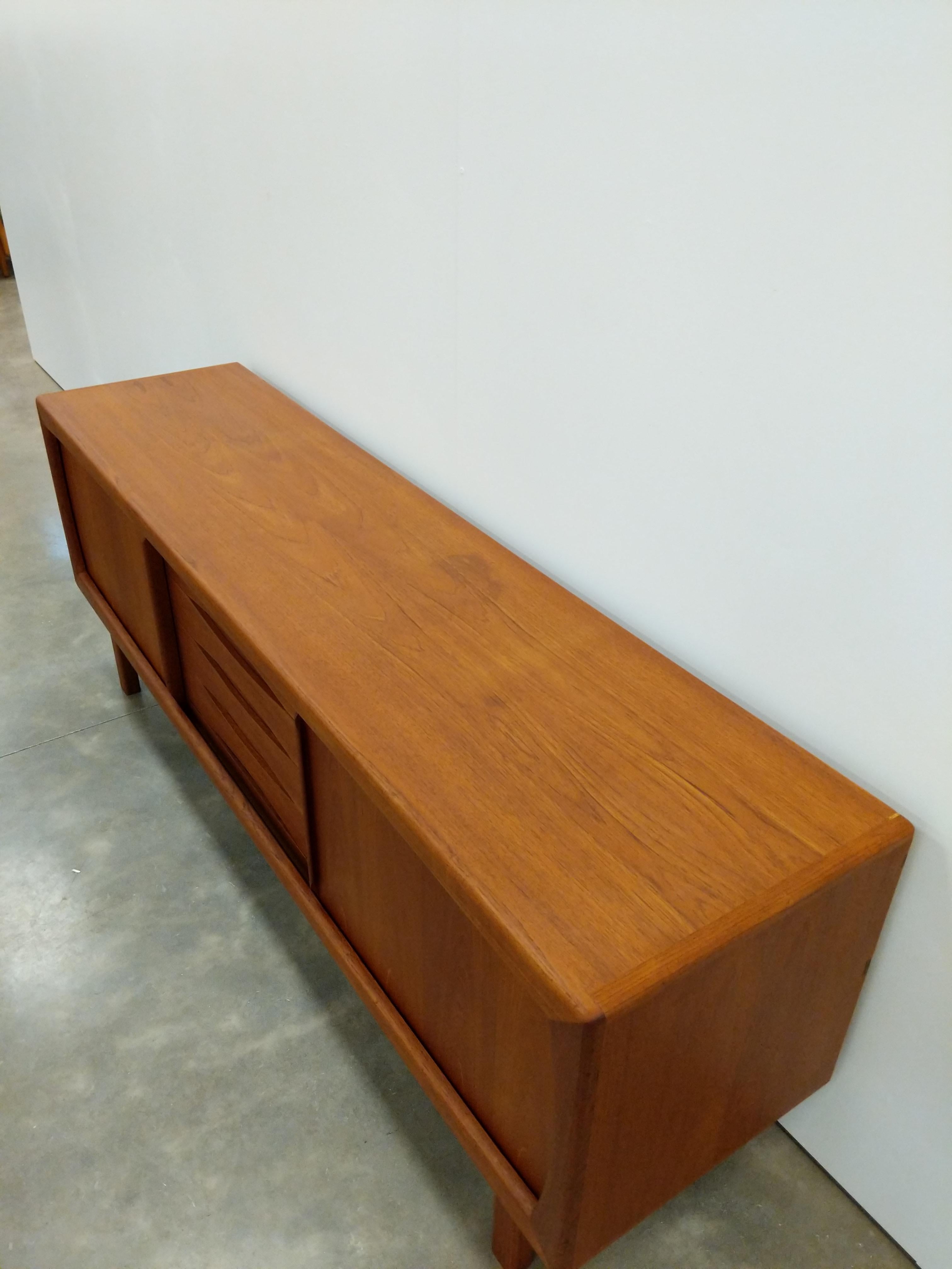 Vintage Danish Modern Teak H.P. Hansen Credenza / Sideboard In Good Condition In Gardiner, NY