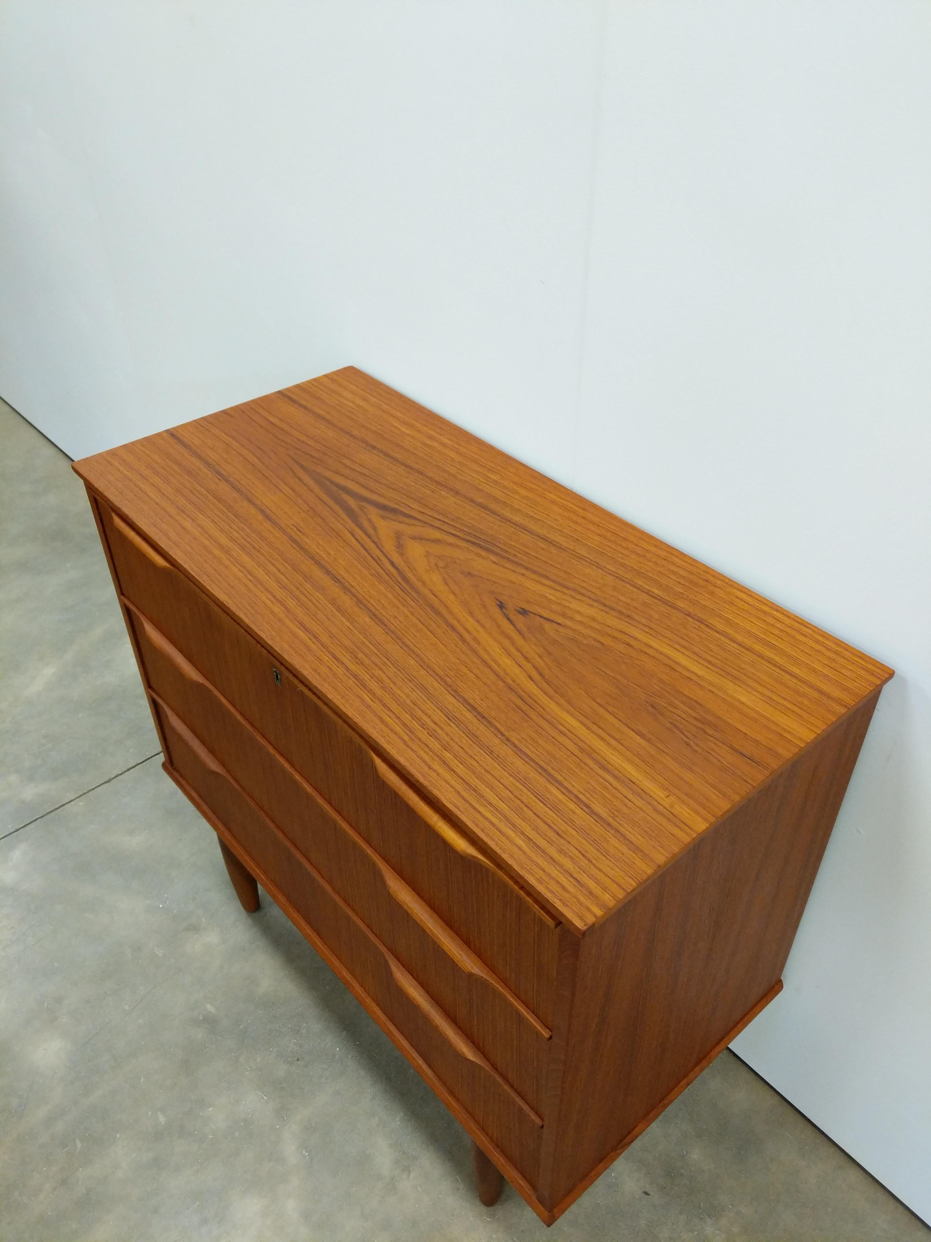 Danese Comò basso in teak danese moderno vintage di Ejsing in vendita
