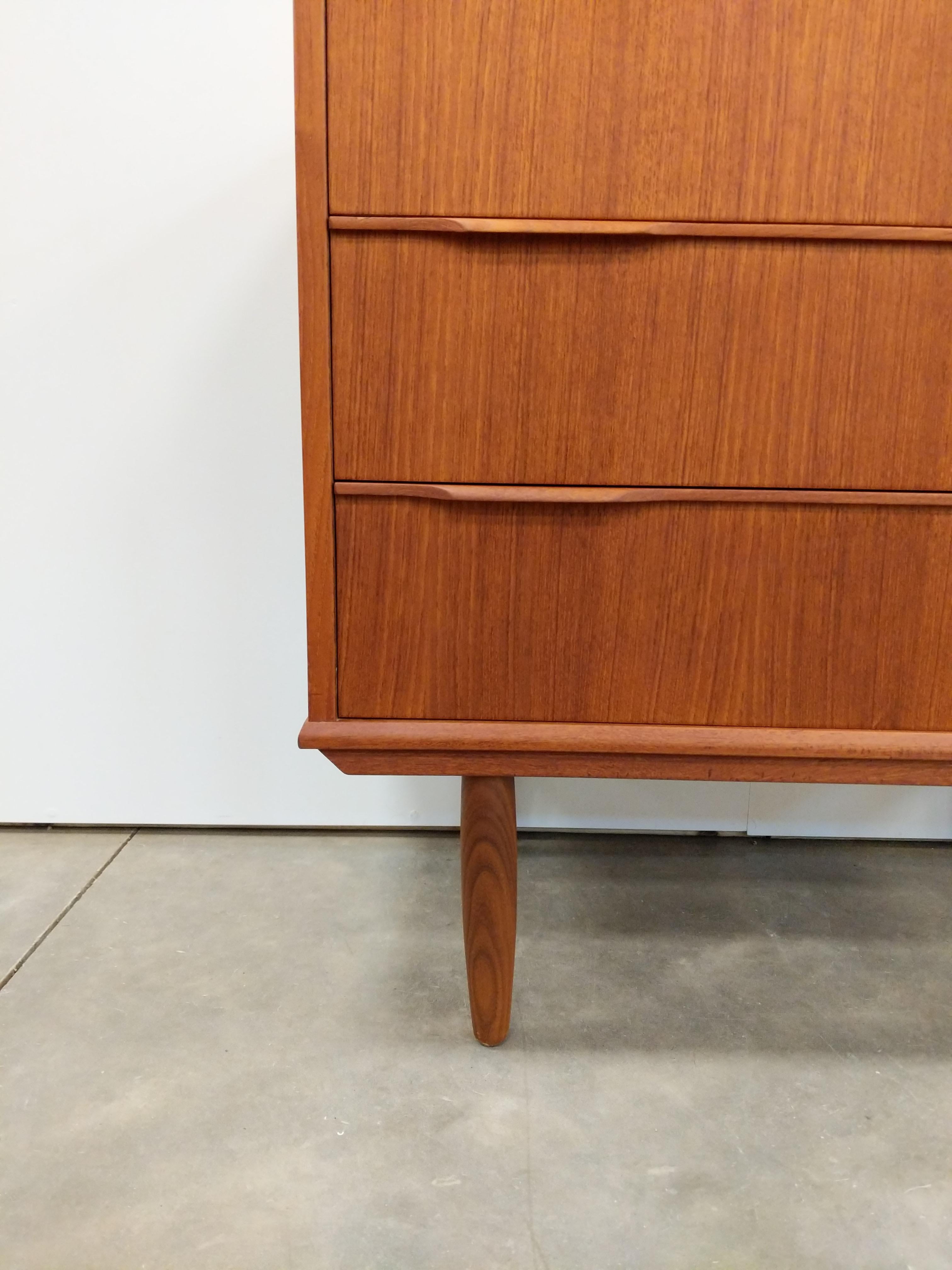 Comò basso in teak danese moderno vintage di Ejsing In condizioni buone in vendita a Gardiner, NY