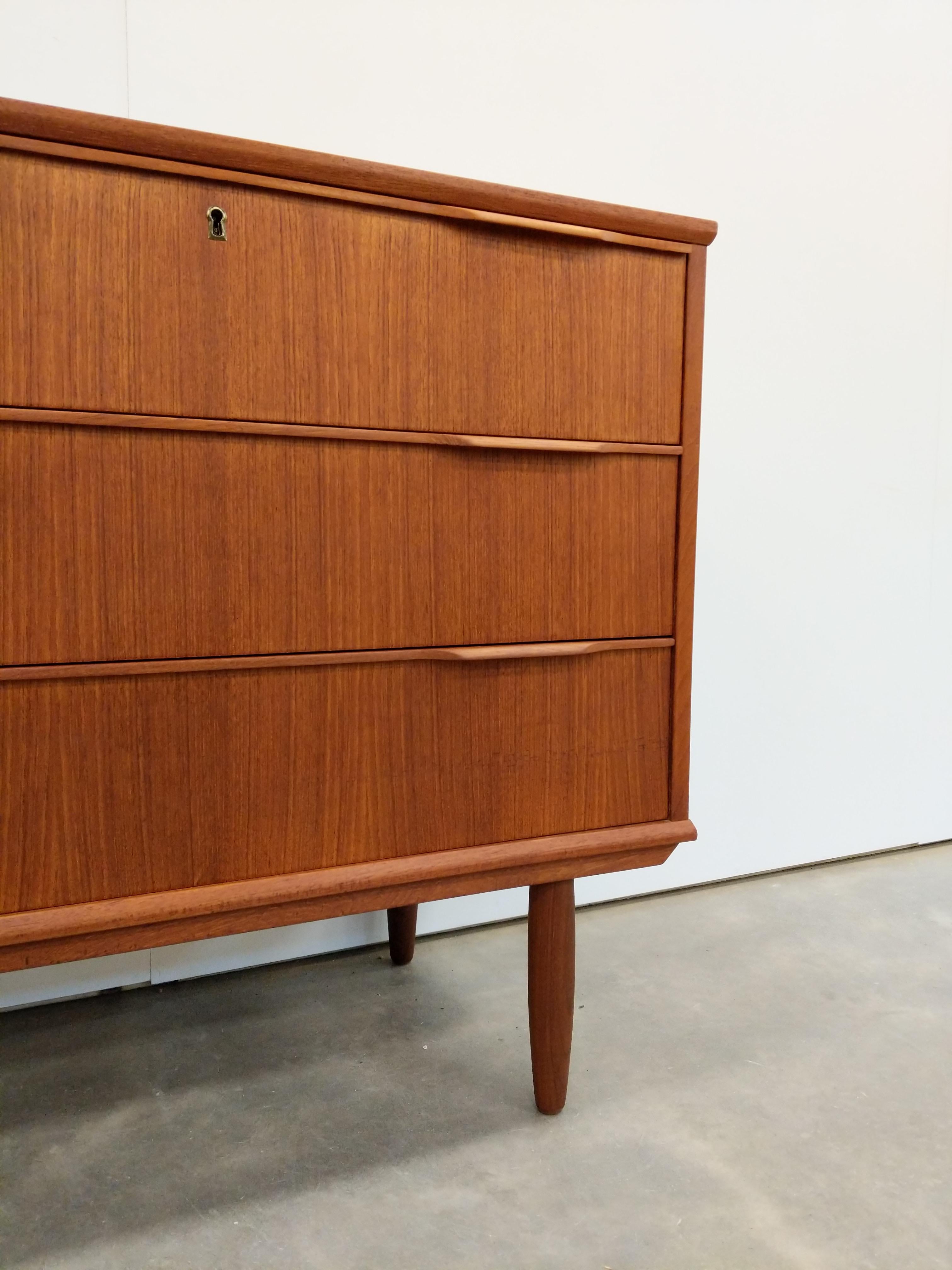 XX secolo Comò basso in teak danese moderno vintage di Ejsing in vendita