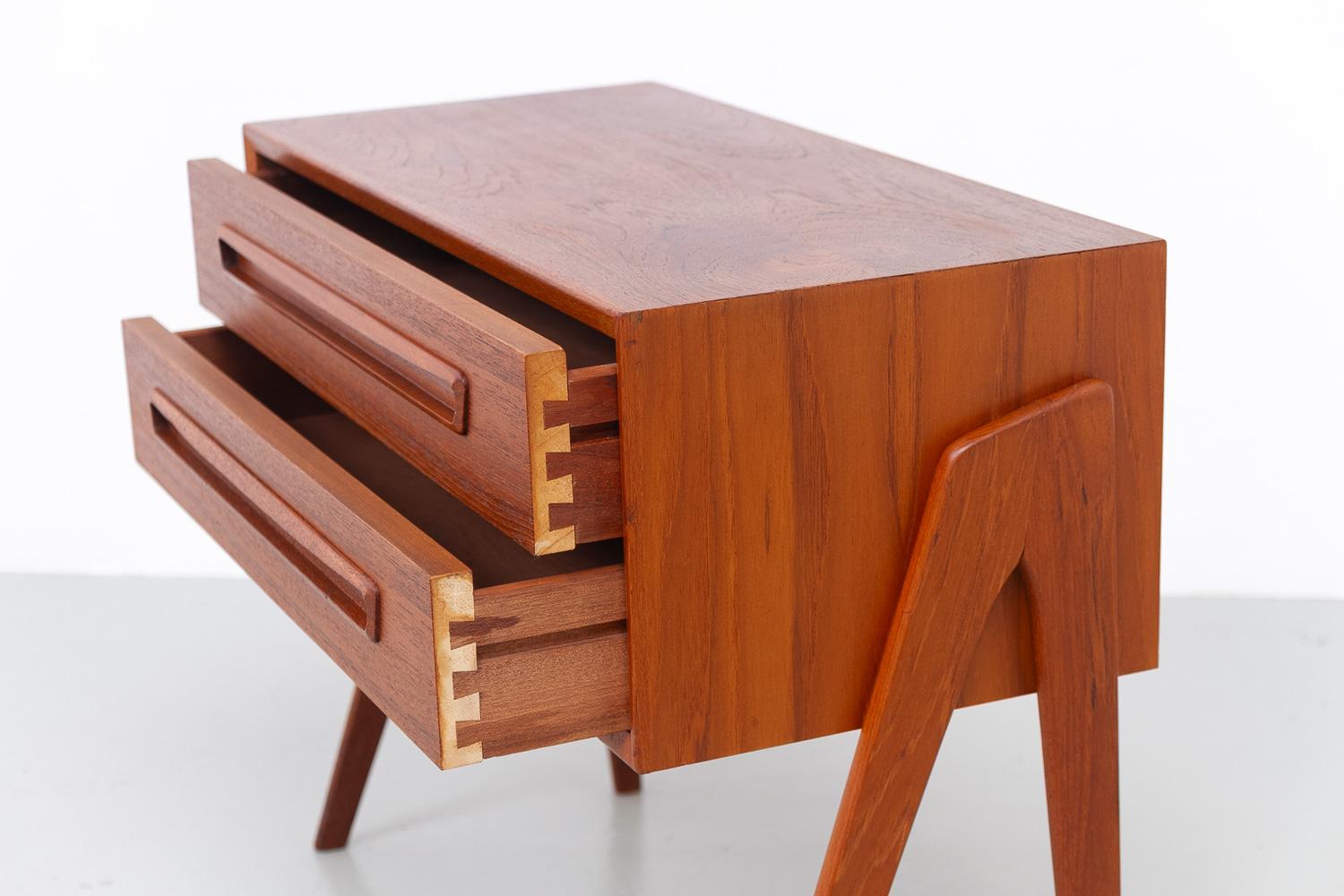 Vintage Danish Modern Teak Nightstand by AP Møbler Svenstrup, 1960s. im Angebot 3