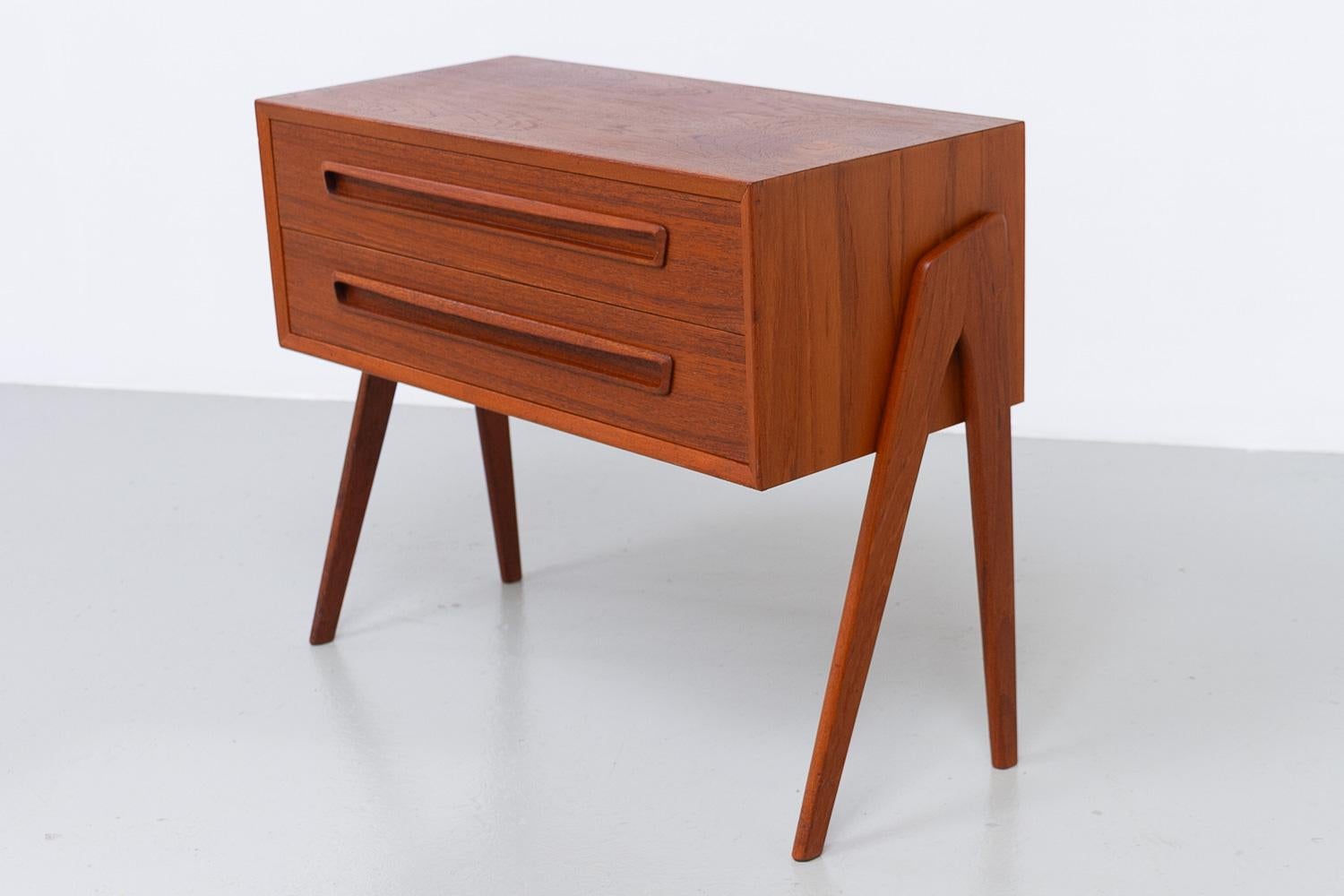 Vintage Danish Modern Teak Nightstand by AP Møbler Svenstrup, 1960s. im Angebot 4
