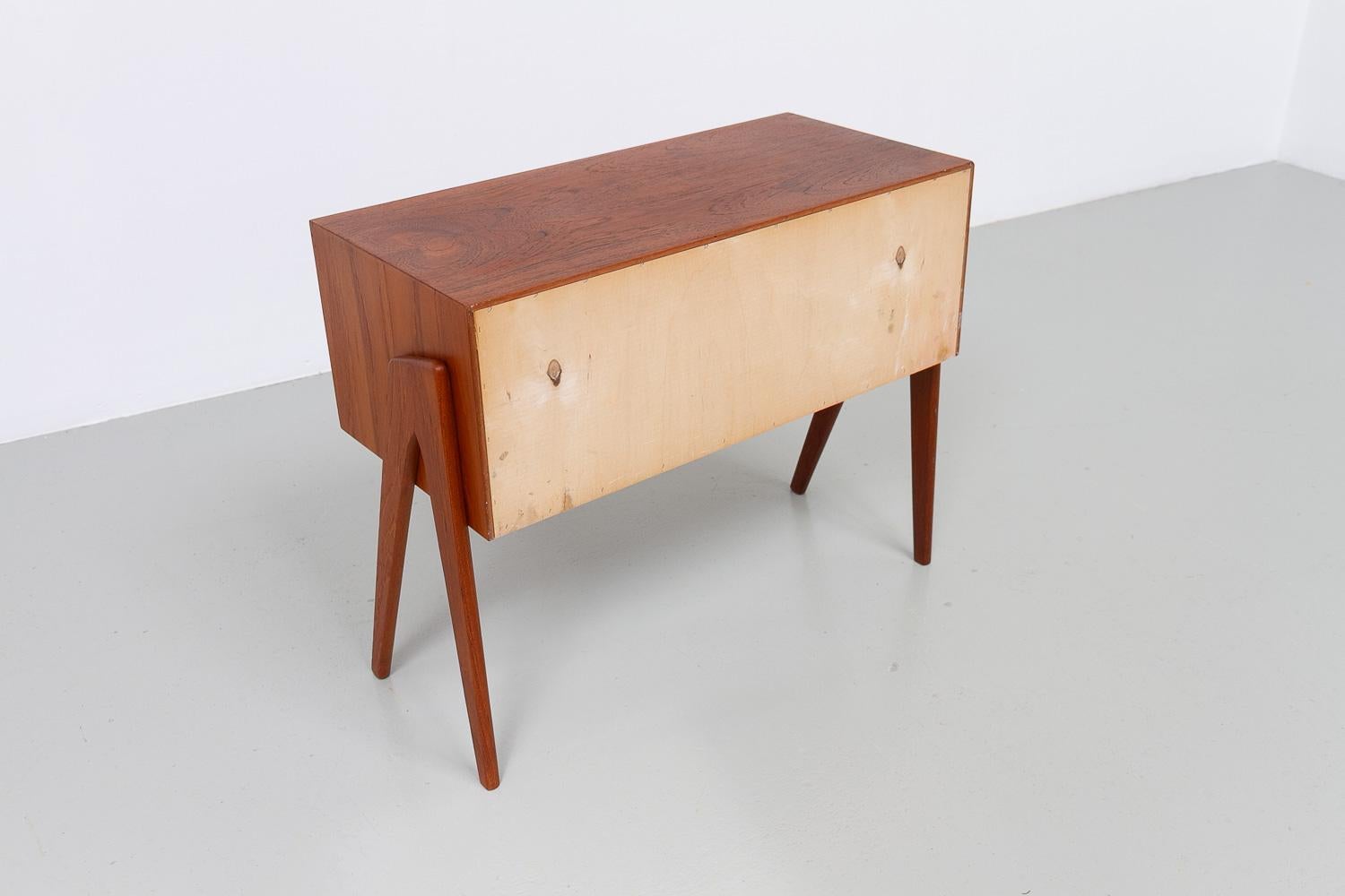 Vintage Danish Modern Teak Nightstand by AP Møbler Svenstrup, 1960s. im Angebot 6