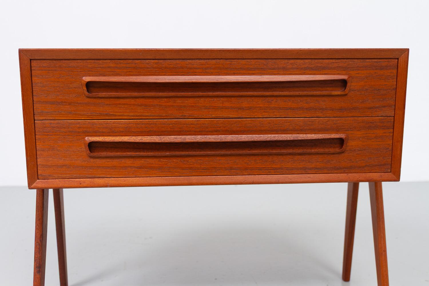 Vintage Danish Modern Teak Nightstand by AP Møbler Svenstrup, 1960s. im Angebot 8