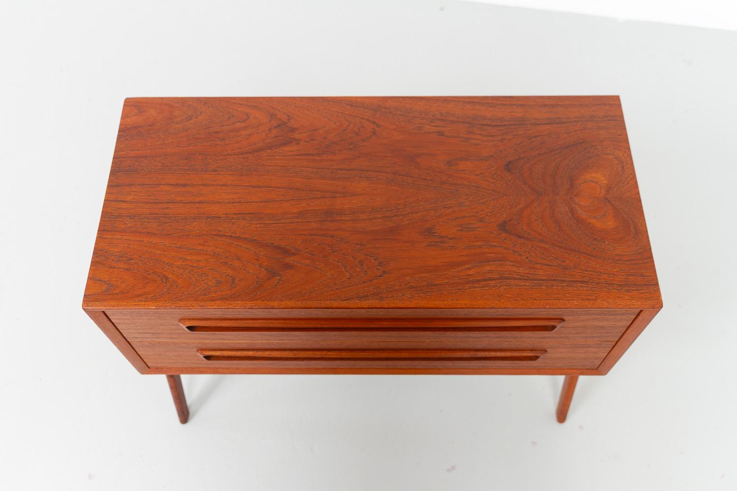 Vintage Danish Modern Teak Nightstand by AP Møbler Svenstrup, 1960s. (Teakholz) im Angebot