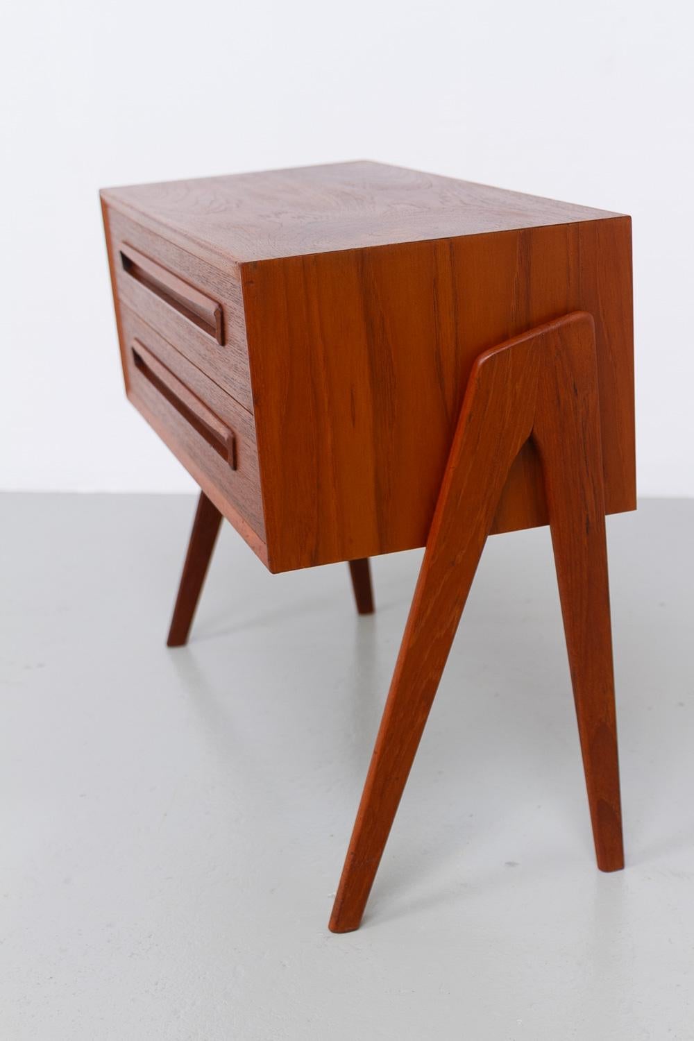 Vintage Danish Modern Teak Nightstand by AP Møbler Svenstrup, 1960s. im Angebot 2