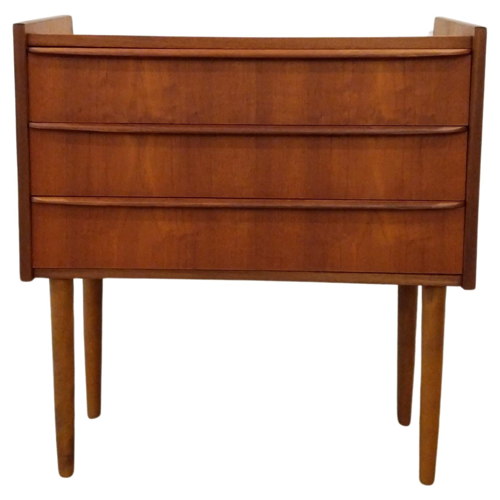 Vintage Danish Modern Teak Nightstand / Low Chest For Sale