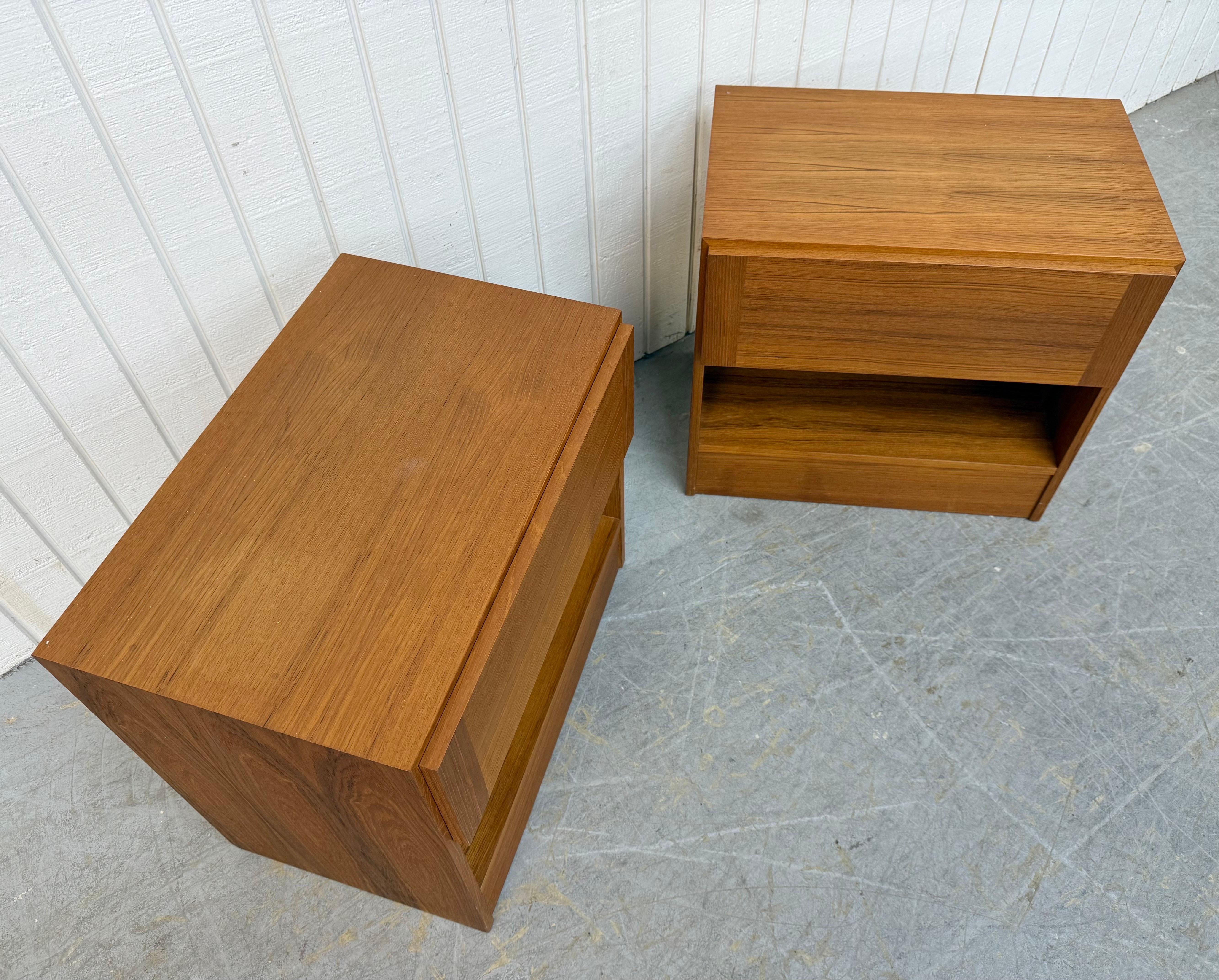 Danese Comodini moderni danesi d'epoca in teak - Set di 2 in vendita