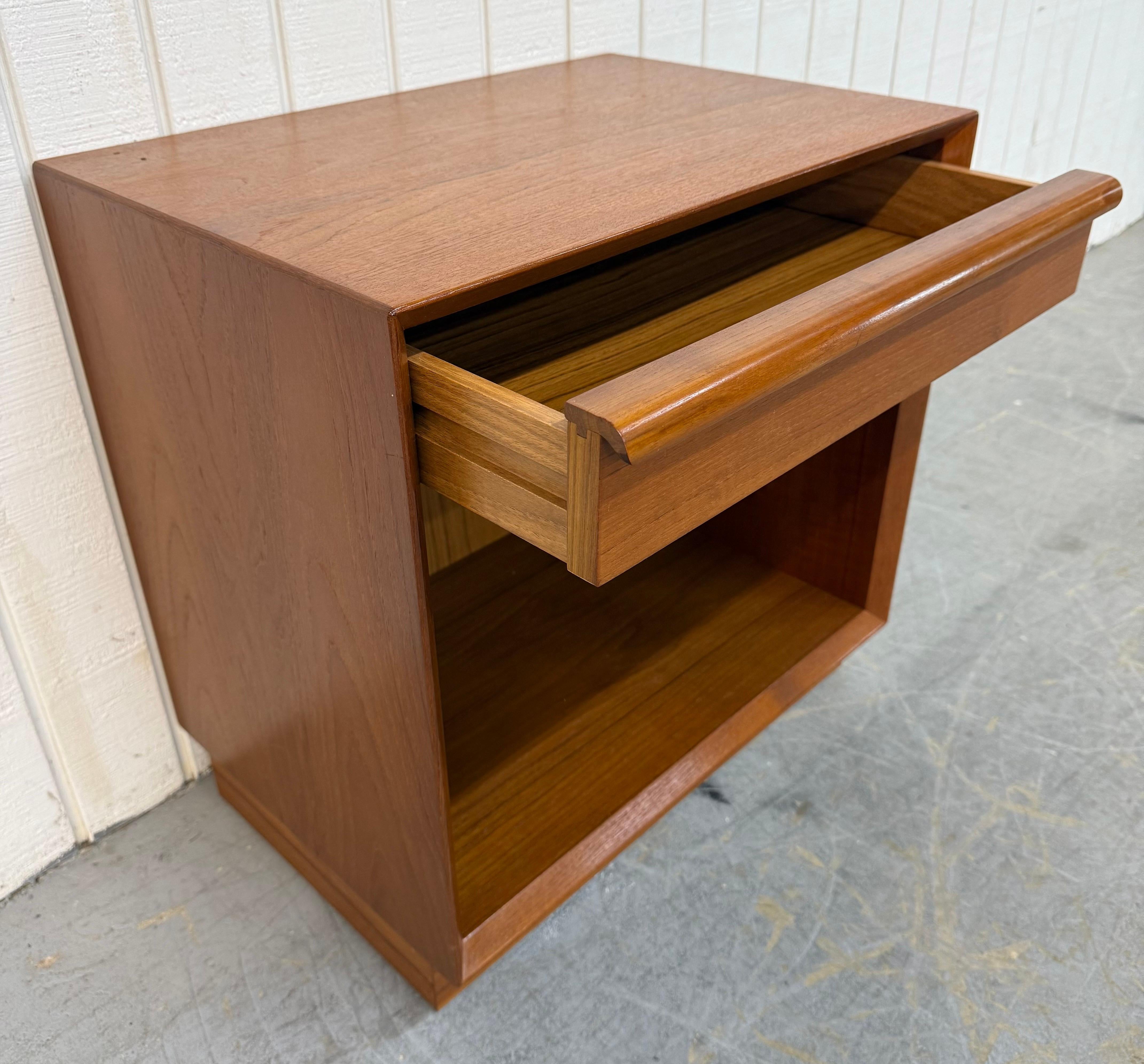 Comodini moderni danesi d'epoca in teak - Set di 2 in vendita 1