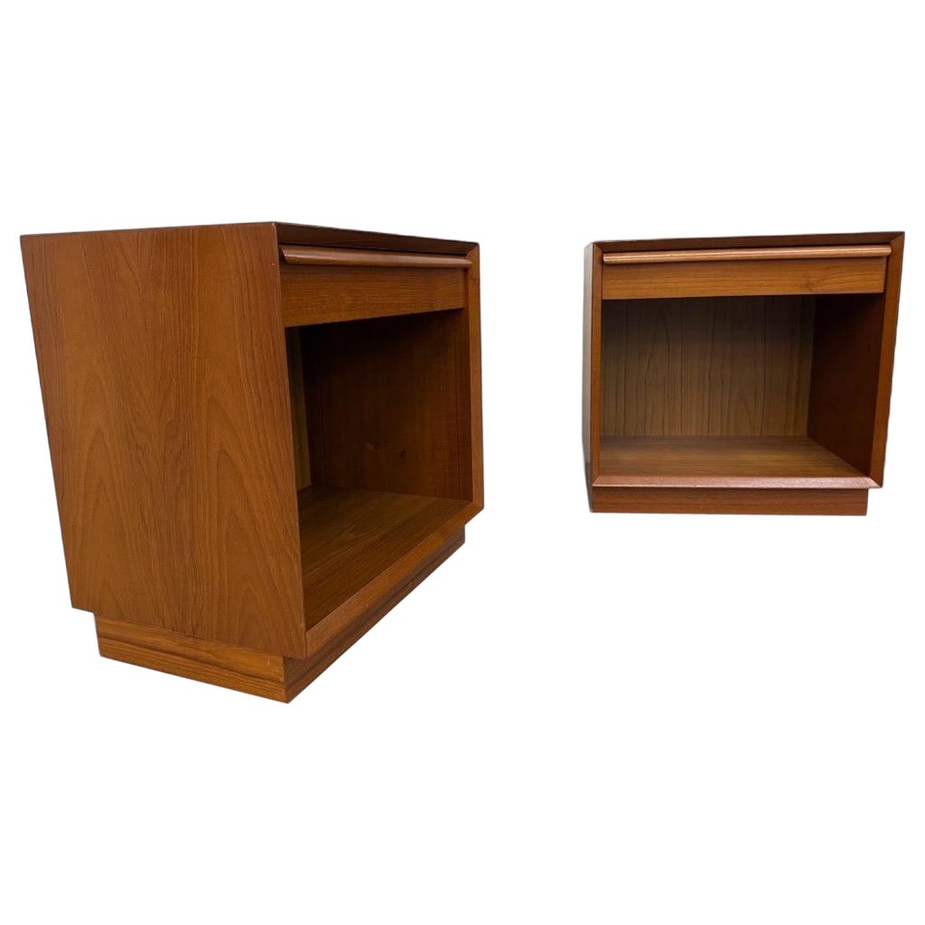 Comodini moderni danesi d'epoca in teak - Set di 2 in vendita