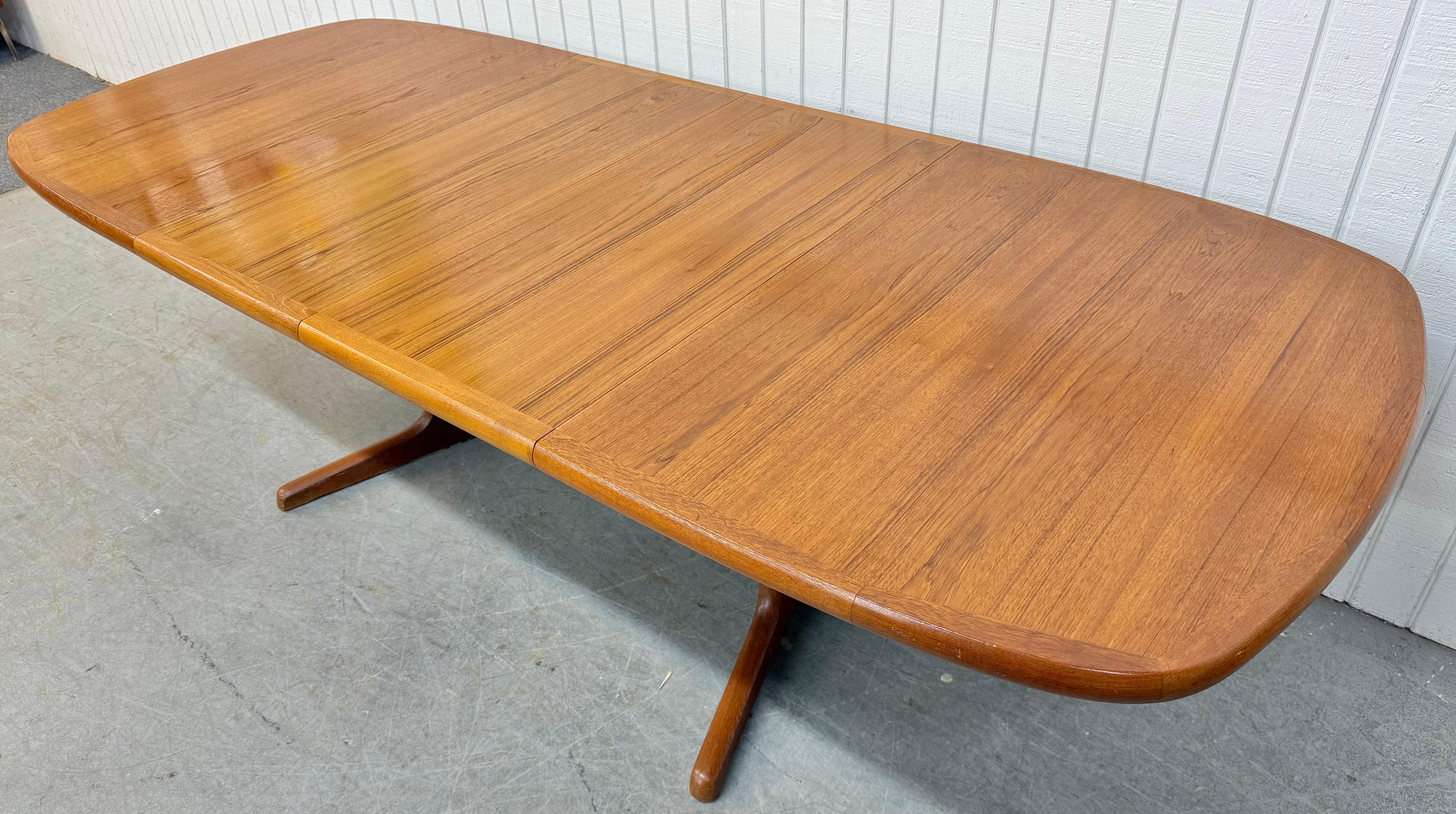 Mid-Century Modern Table de salle à manger ovale danoise moderne vintage en teck en vente