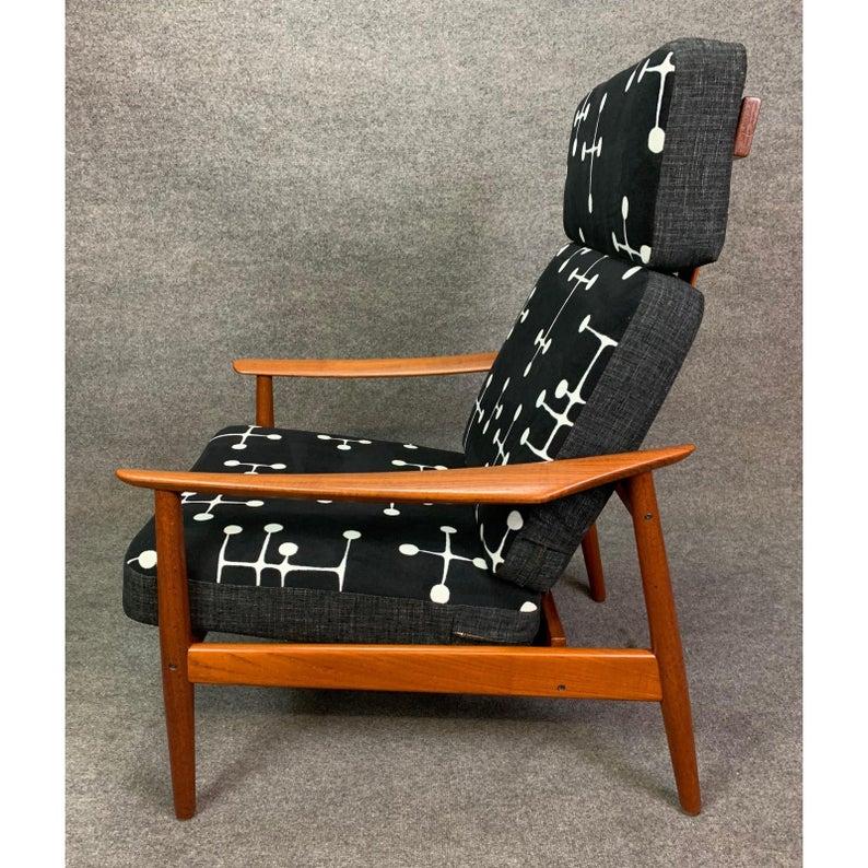 Here is a classic piece of Scandinavian modern design by master Arne Vodder: The FD-164 reclining lounge chair in teak recently imported from Denmark where it was manufactured in the 1960s. y France & Søn.
This exquisite easy chair features 3