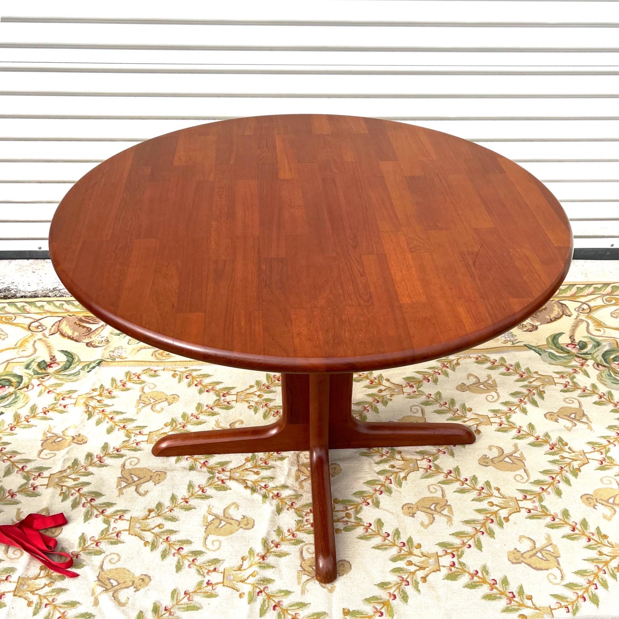 Vintage Danish Modern Teak Round Kitchen Table For Sale at 1stDibs