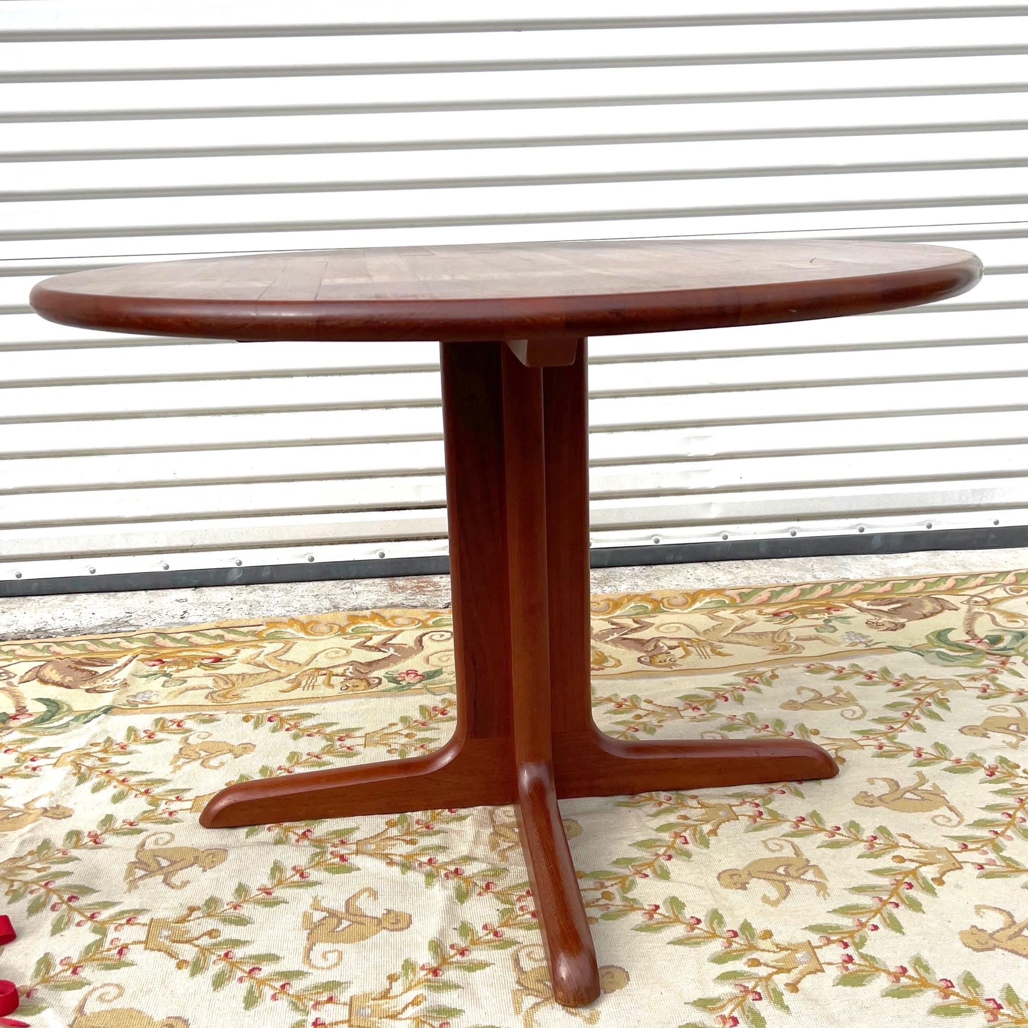Vintage Danish Modern Teak Round Kitchen Table For Sale at 1stDibs