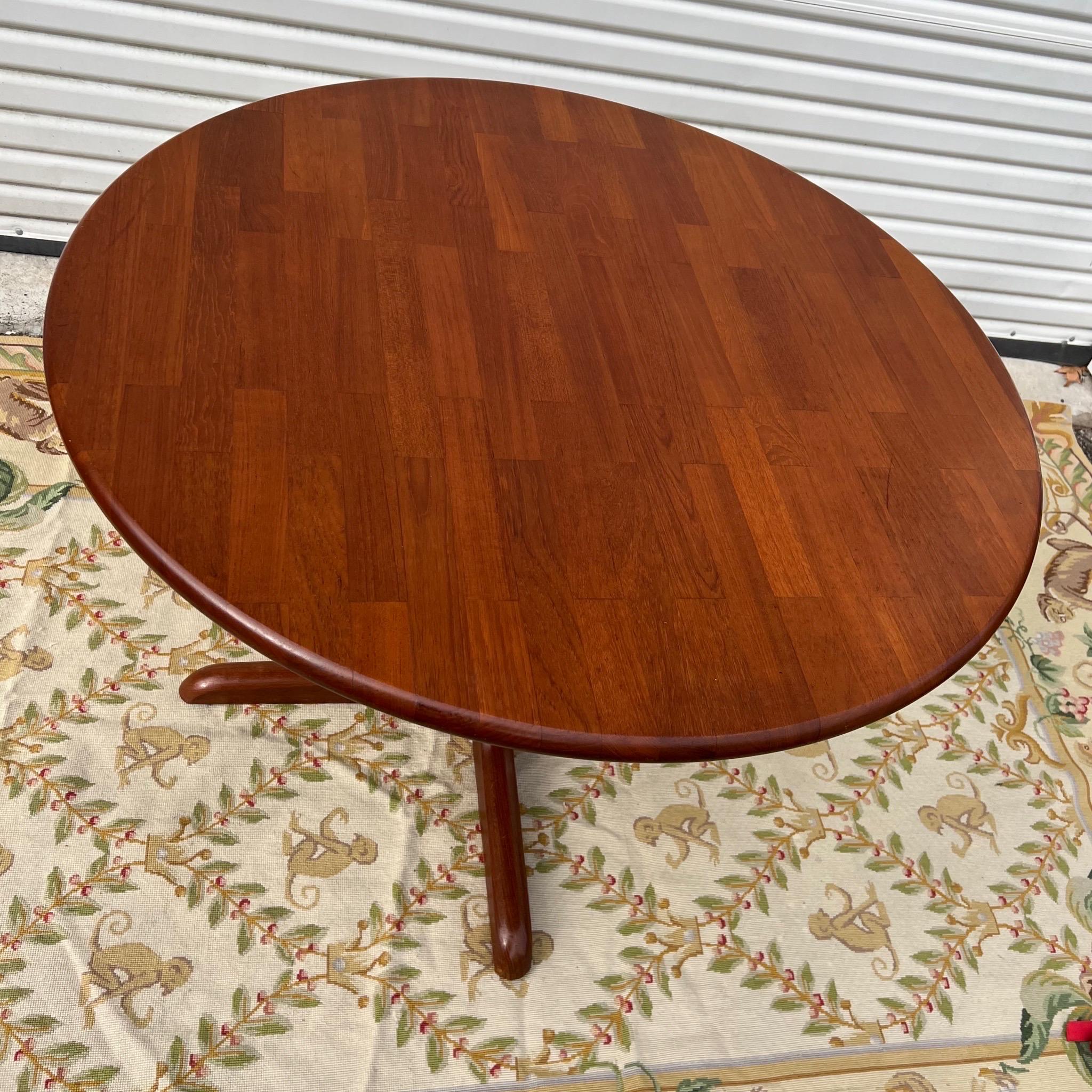 Vintage Danish Modern Teak Round Kitchen Table For Sale at 1stDibs