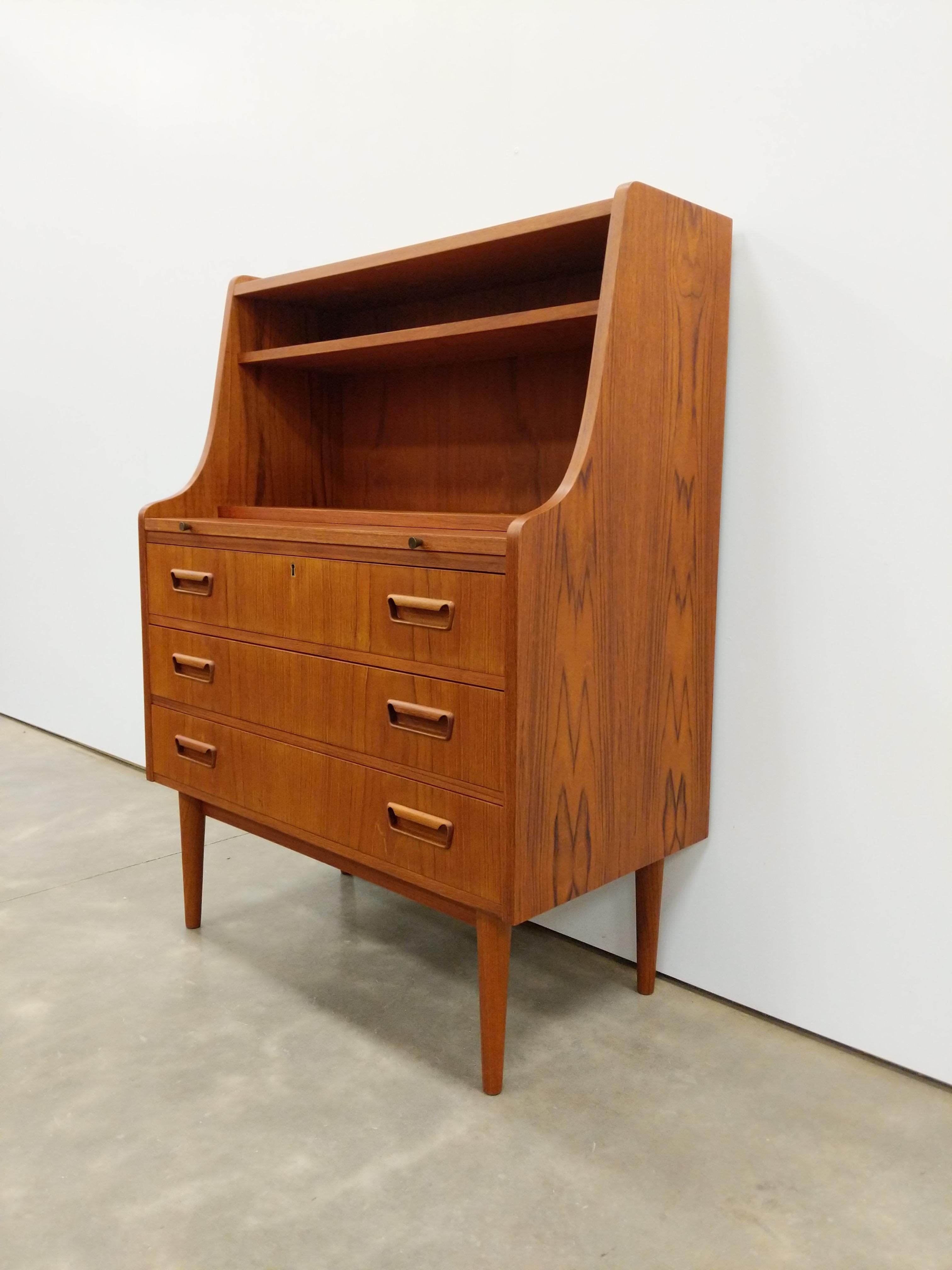 Authentic vintage mid century Danish / Scandinavian Modern teak secretary desk / dresser / chest of drawers.

This piece is in excellent refinished condition with very few signs of age-related wear (see photos).

If you would like any additional