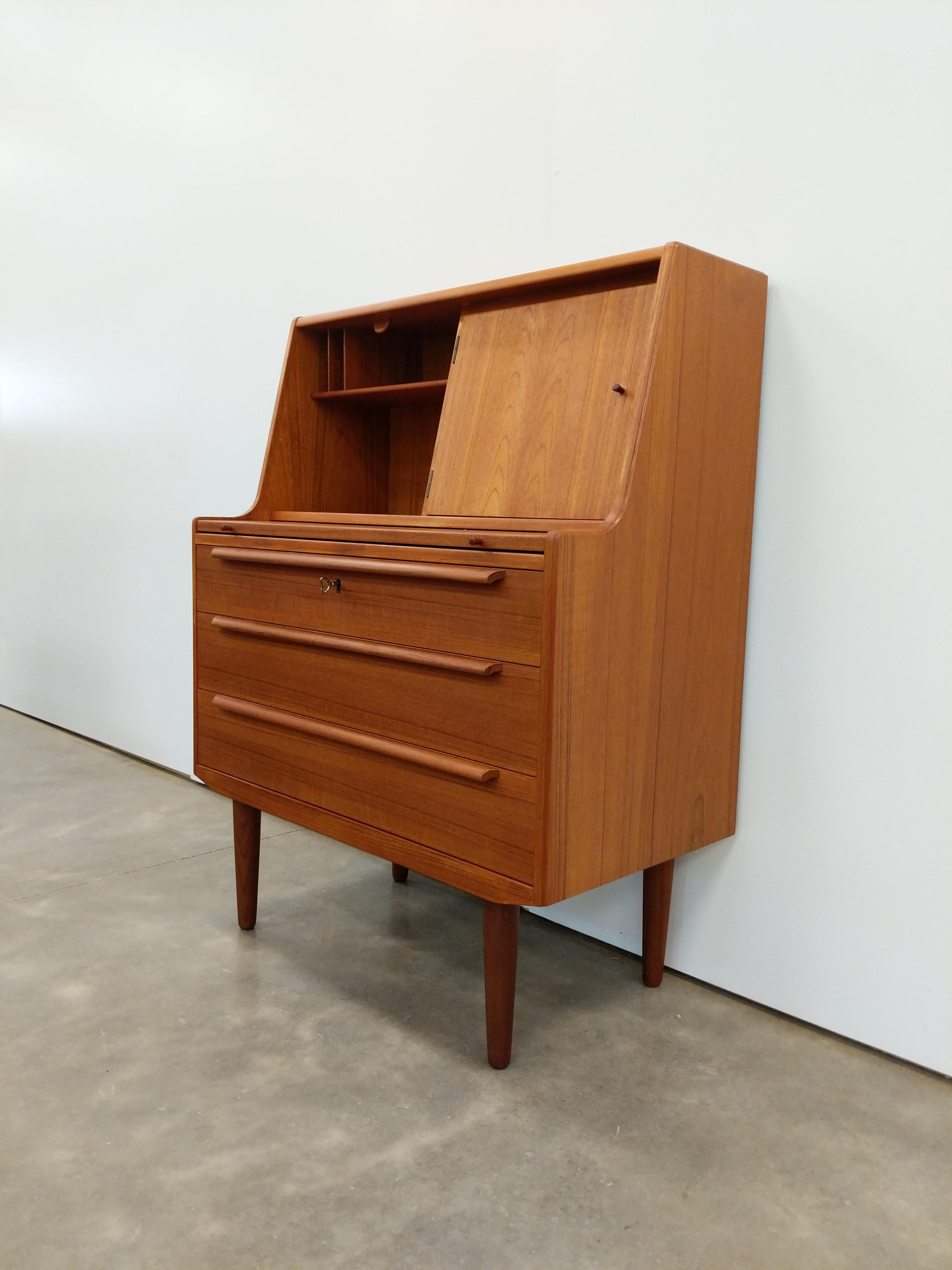 Authentic vintage mid century Danish / Scandinavian Modern teak secretary desk / vanity with mirror / dresser / chest of drawers.

By Ølholm Møbelfabrik. Maker's stamp on back.

This piece is in excellent refinished condition with few signs of