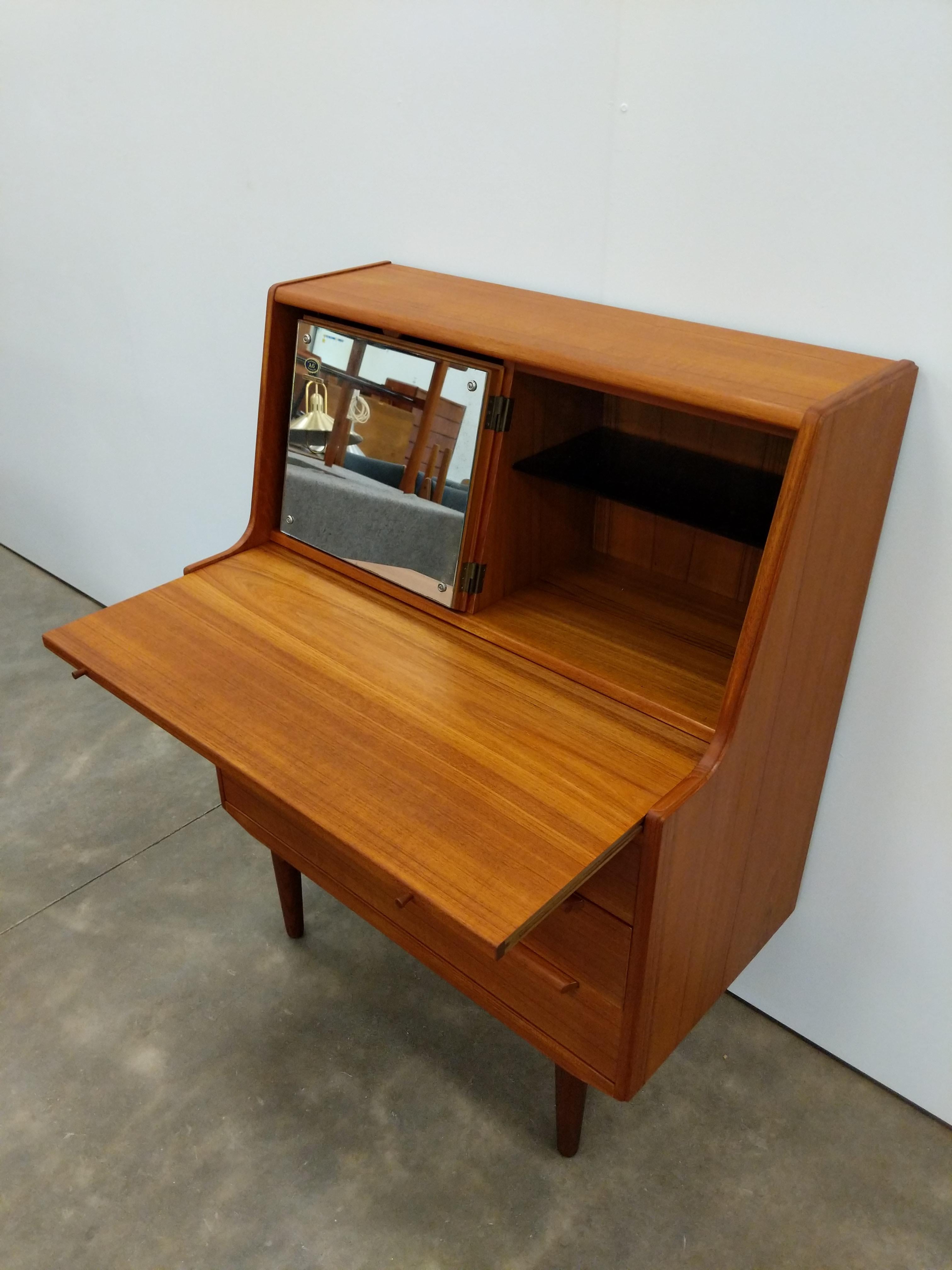Vintage Danish Modern Teak Secretary Desk / Vanity by Ølholm Møbelfabrik In Good Condition In Gardiner, NY