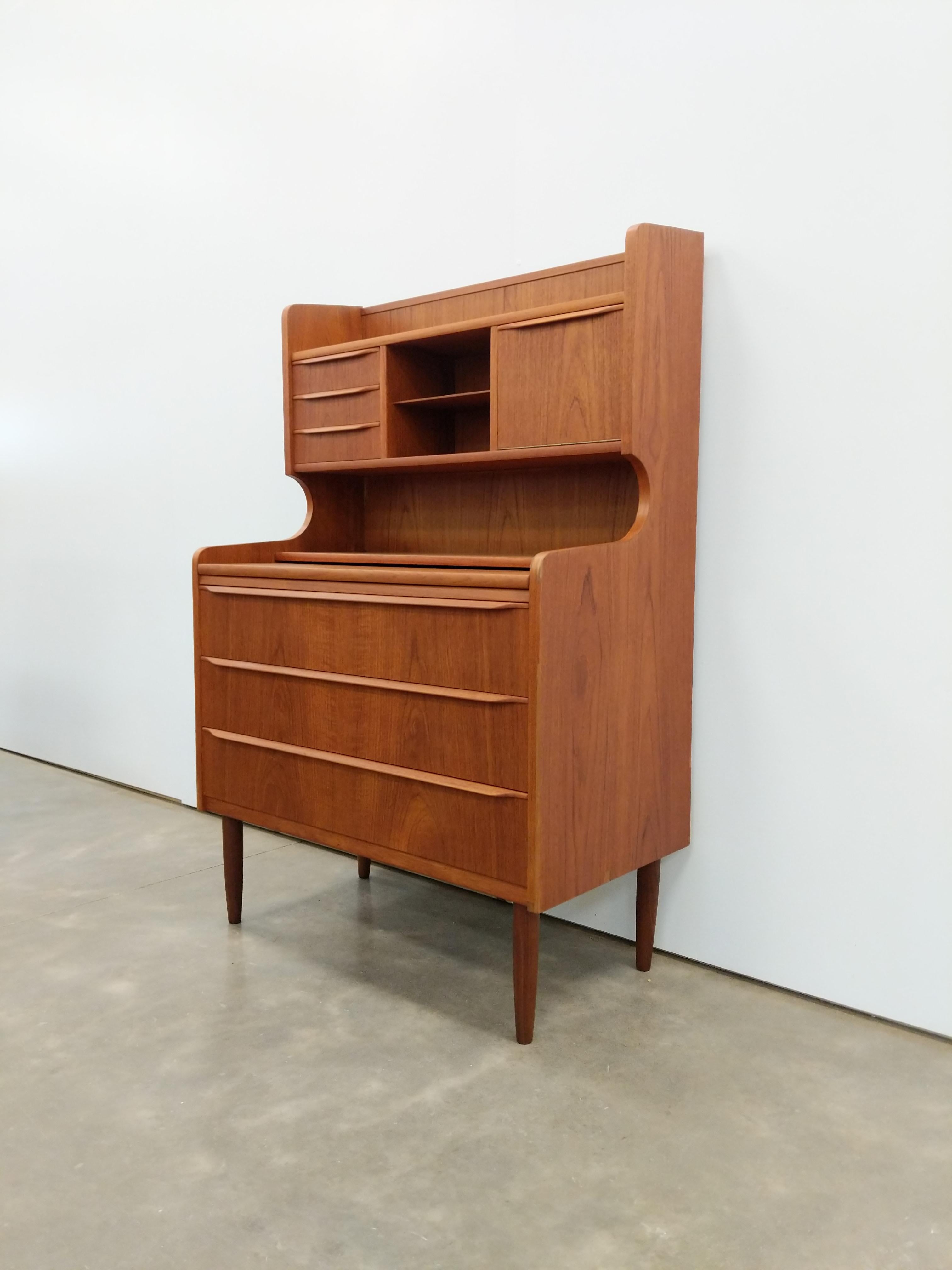 Authentic vintage mid century Danish / Scandinavian Modern teak secretary desk / vanity with mirror / dresser / chest of drawers.

This piece is in excellent refinished condition with very few signs of age-related wear (see photos).

If you would