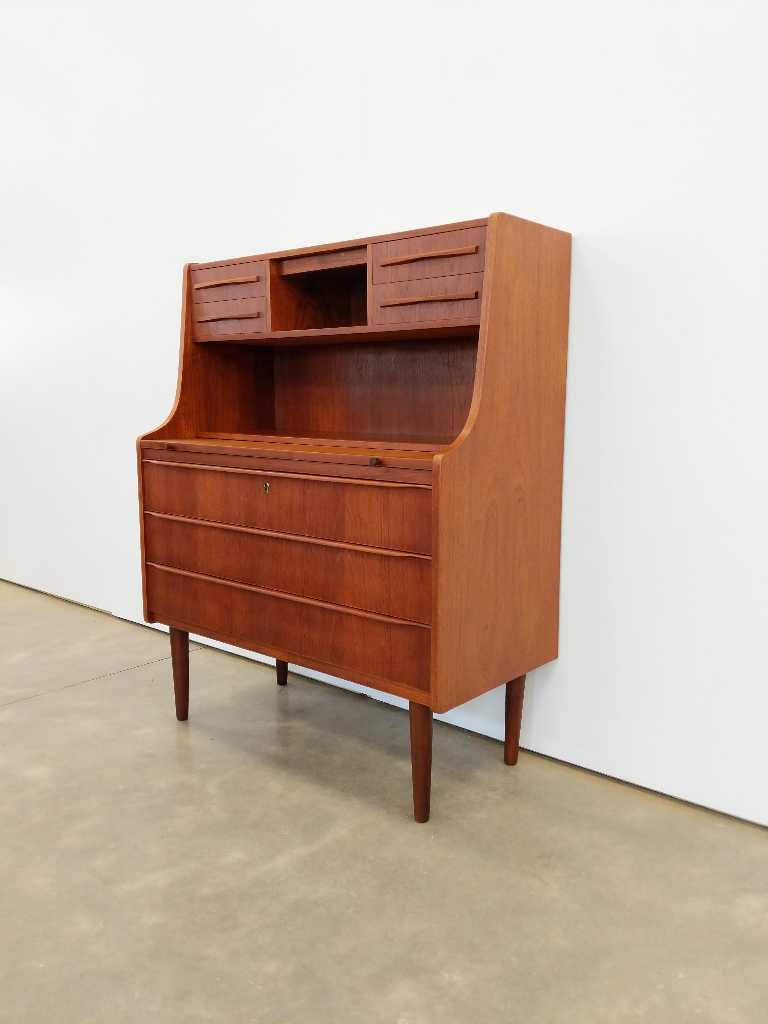 Authentic vintage mid century Danish / Scandinavian Modern teak secretary desk / dresser / chest of drawers / vanity with mirror.

This piece is in excellent refinished condition with very few signs of age-related wear (see photos).

If you would