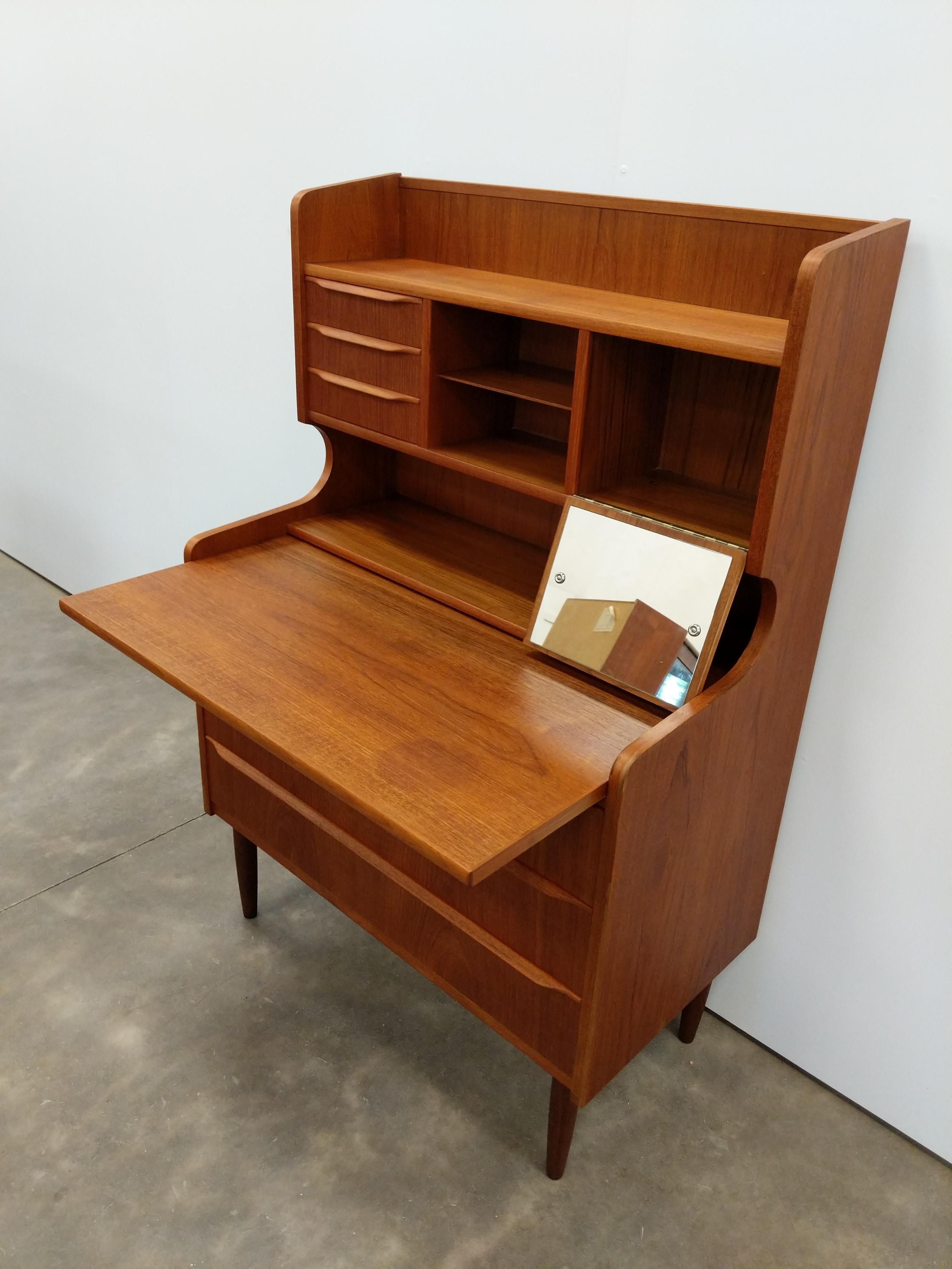 Vintage Danish Modern Teak Secretary Desk / Vanity In Good Condition In Gardiner, NY