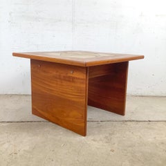 Vintage-Beistelltisch im dänisch-modernen Stil aus Teakholz mit geometrischer Keramikfliesenplatte, skandinavisch