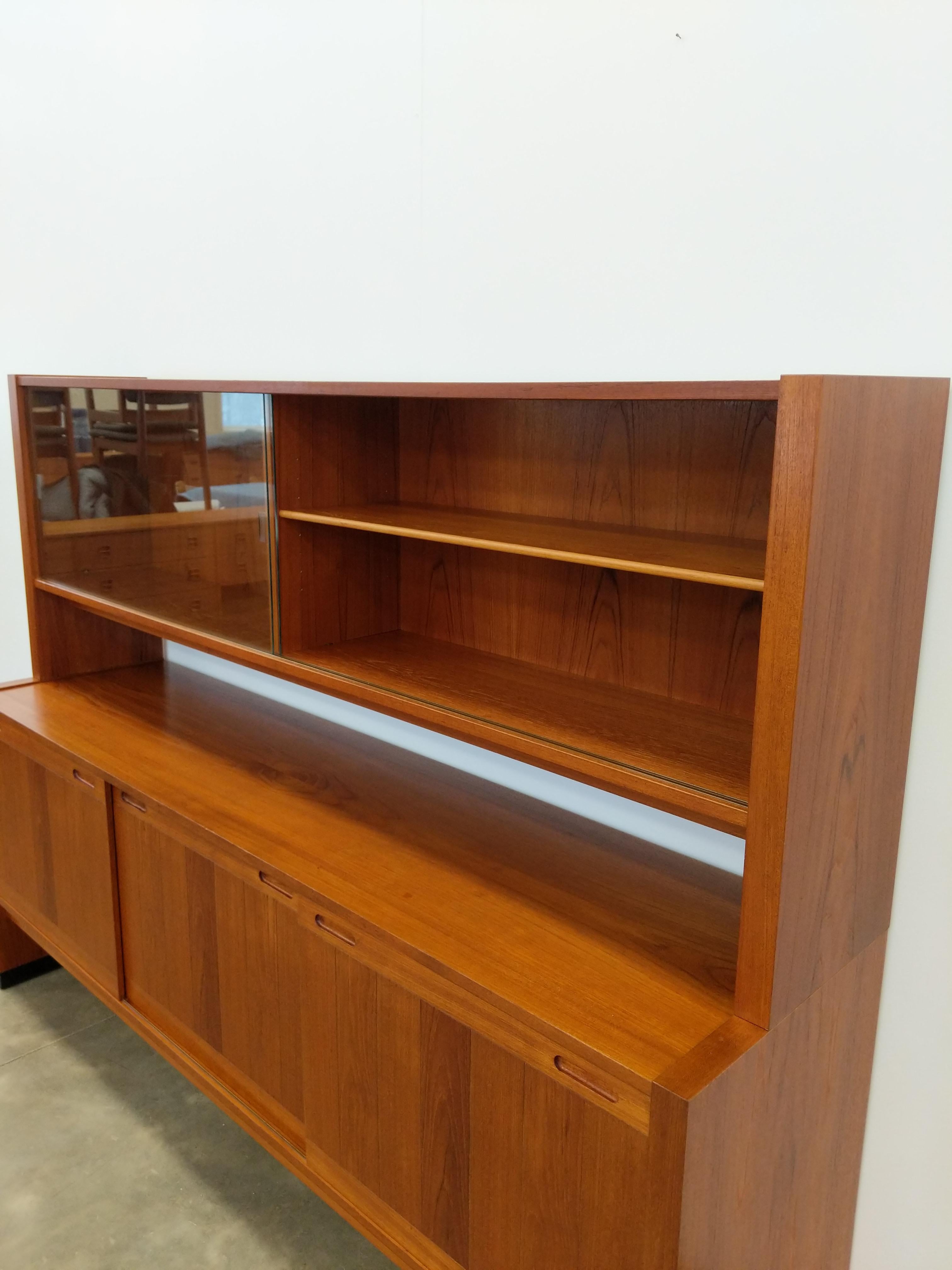 Enfilade danois moderne vintage en teck par Dyrlund en vente 4