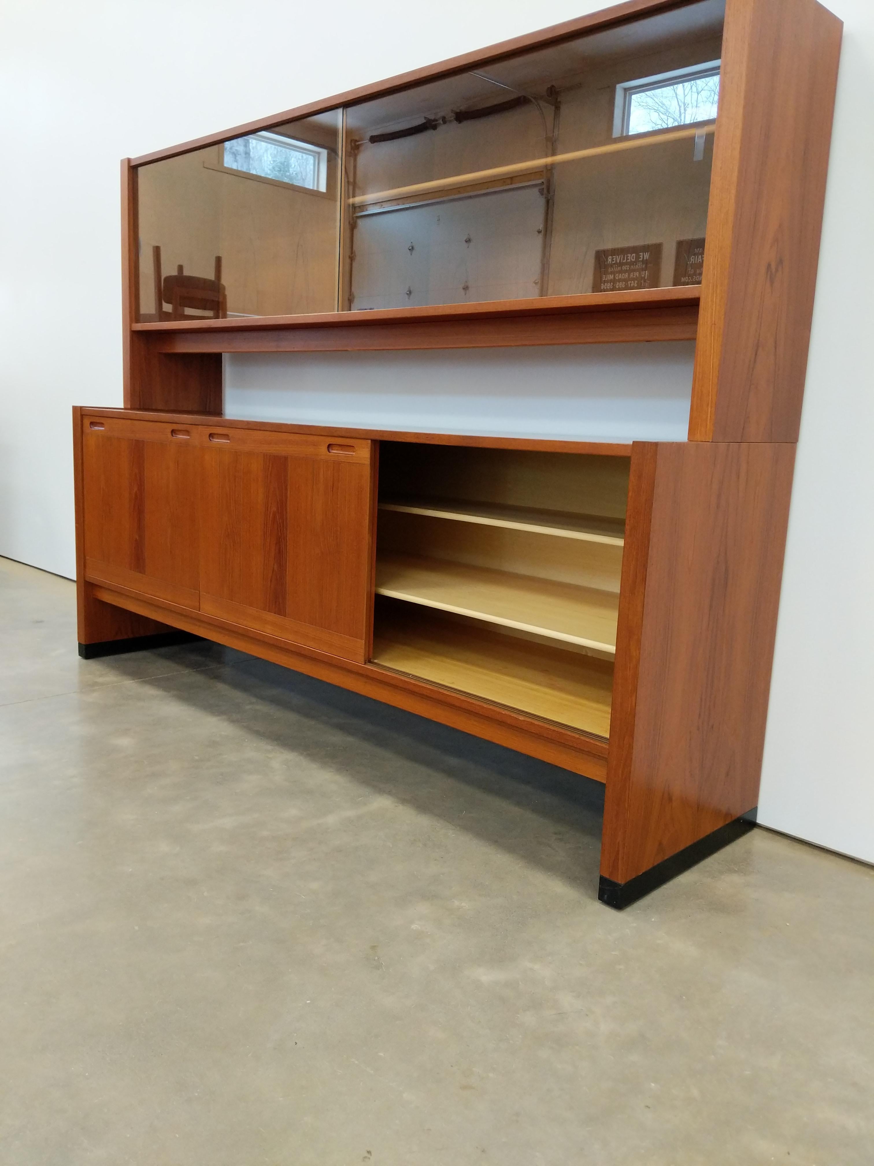 Mid-Century Modern Enfilade danois moderne vintage en teck par Dyrlund en vente