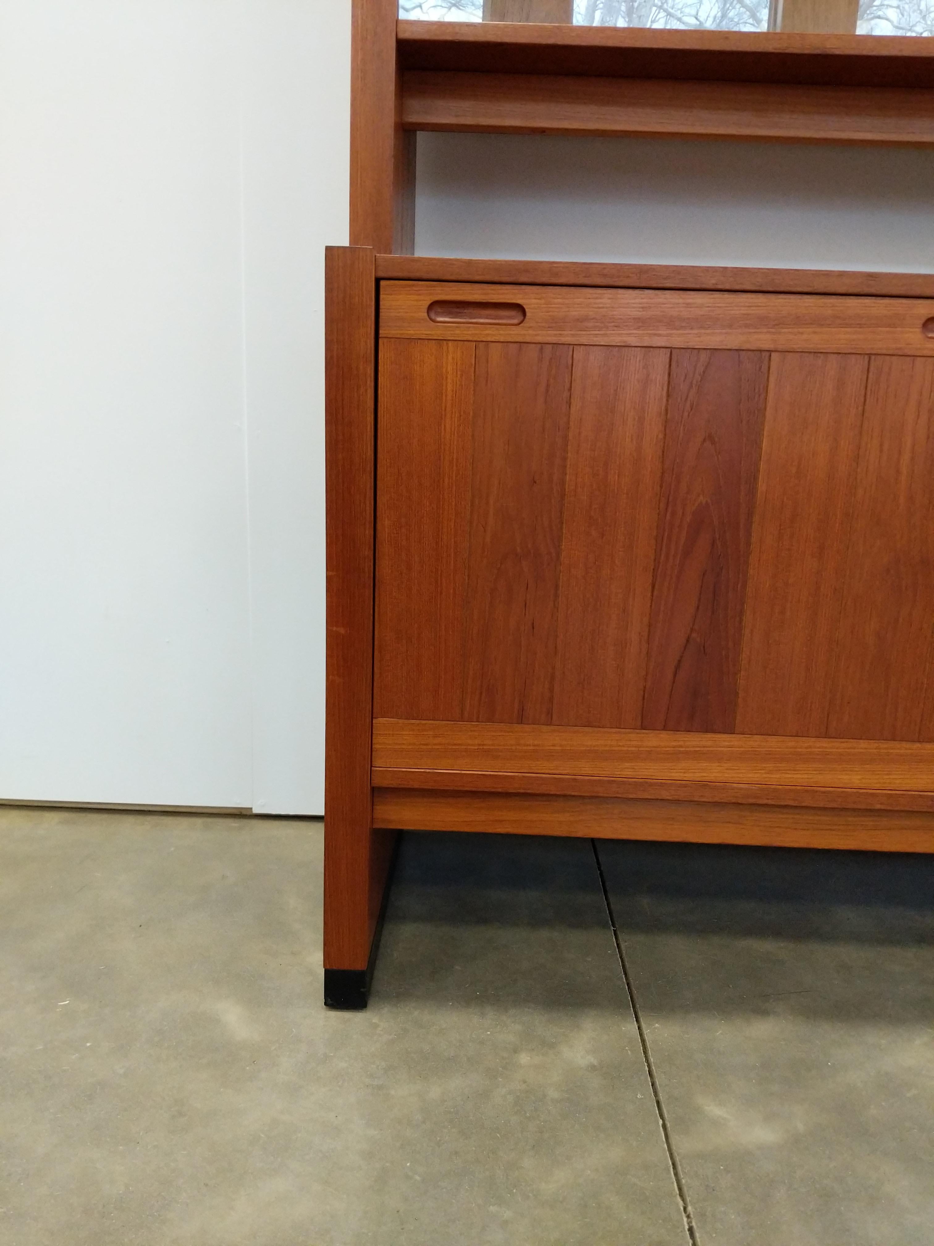 Enfilade danois moderne vintage en teck par Dyrlund en vente 2