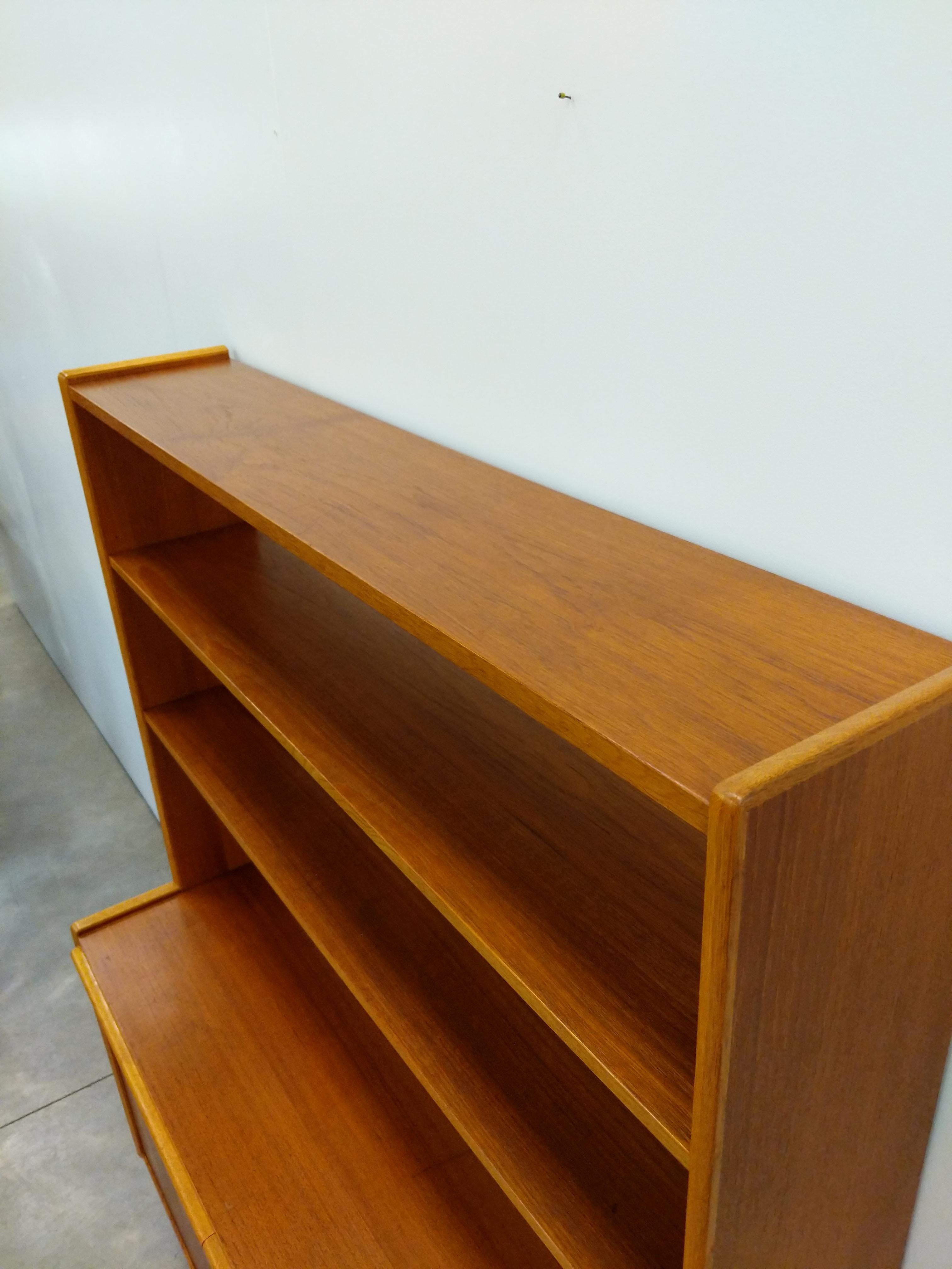 Vintage Danish Modern Teak Sideboard / Secretary Desk For Sale 3