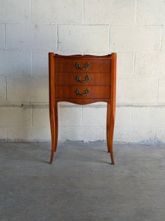 Petite commode vintage de style danois moderne en teck, table de chevet, table d'appoint scandinave MCM