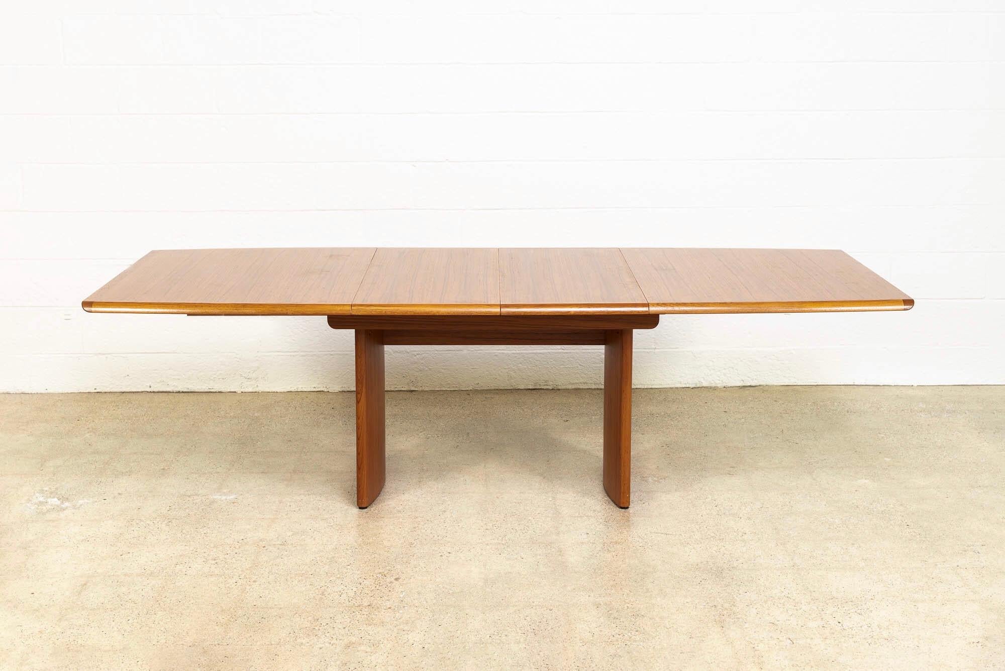Mid-20th Century Vintage Danish Modern Teak Wood Extendable Dining Table with Two Leaves, 1960s For Sale