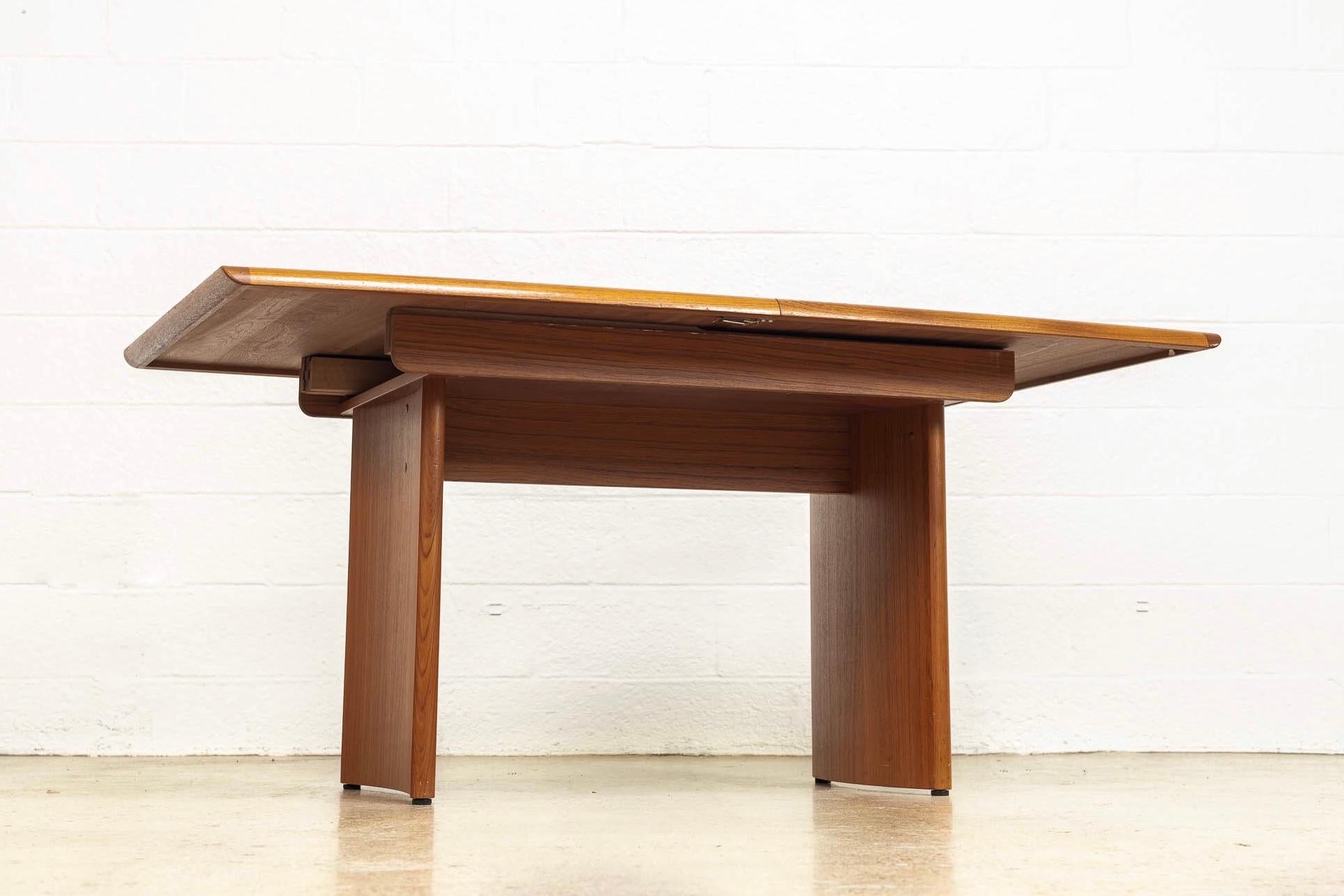 Vintage Danish Modern Teak Wood Extendable Dining Table with Two Leaves, 1960s For Sale 1