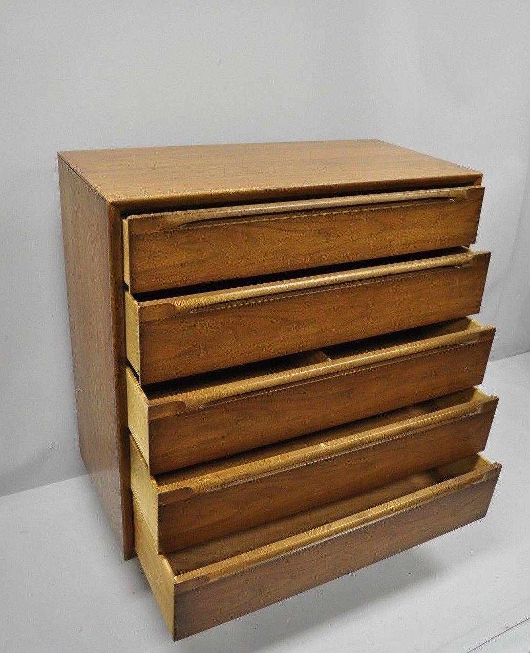 Vintage Danish Modern Walnut Tall Chest of Drawers Dresser Sculpted Pull In Good Condition In Philadelphia, PA