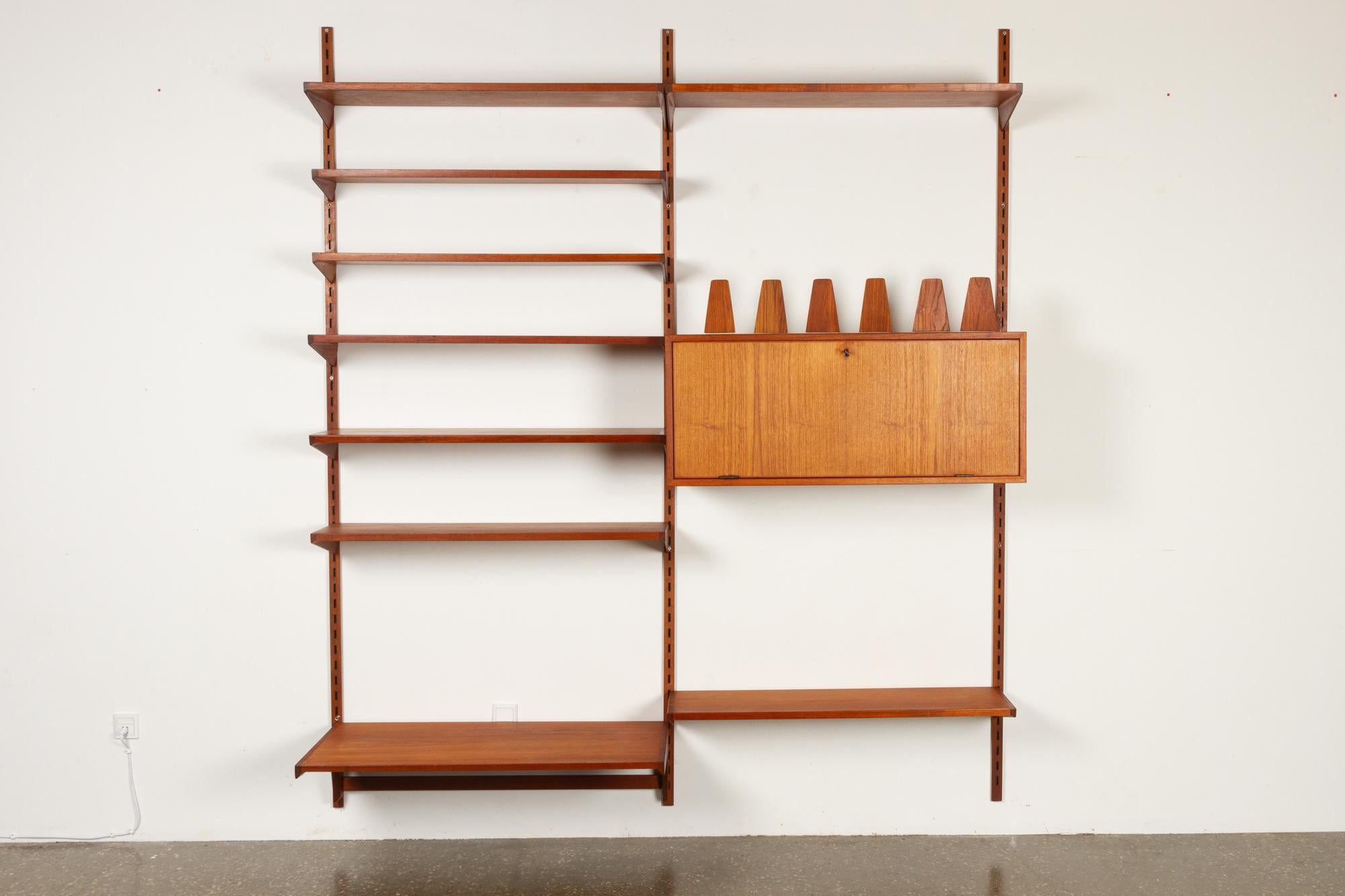 Vintage Danish modular teak wall unit by Kai Kristiansen for FM, 1960s
Teak wall unit by Kai Kristiansen for Feldballes Møbelfabrik, 1960s
Vintage modular shelving system model FM Reolsystem with two sections. This set consist of:
Measures: 3