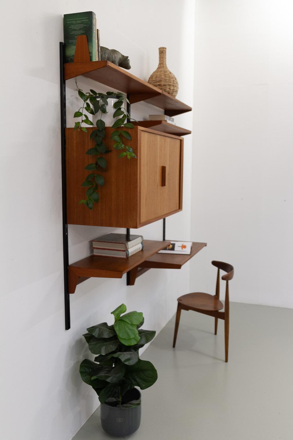 Dänisches modulares Teakholz-Wandmöbel von Kai Kristiansen für FM, 1960er Jahre. im Angebot 15