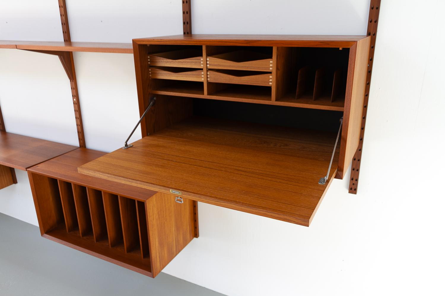 Vintage Danish Modular Teak Wall Unit by Poul Cadovius for Cado, 1960s. In Good Condition In Asaa, DK