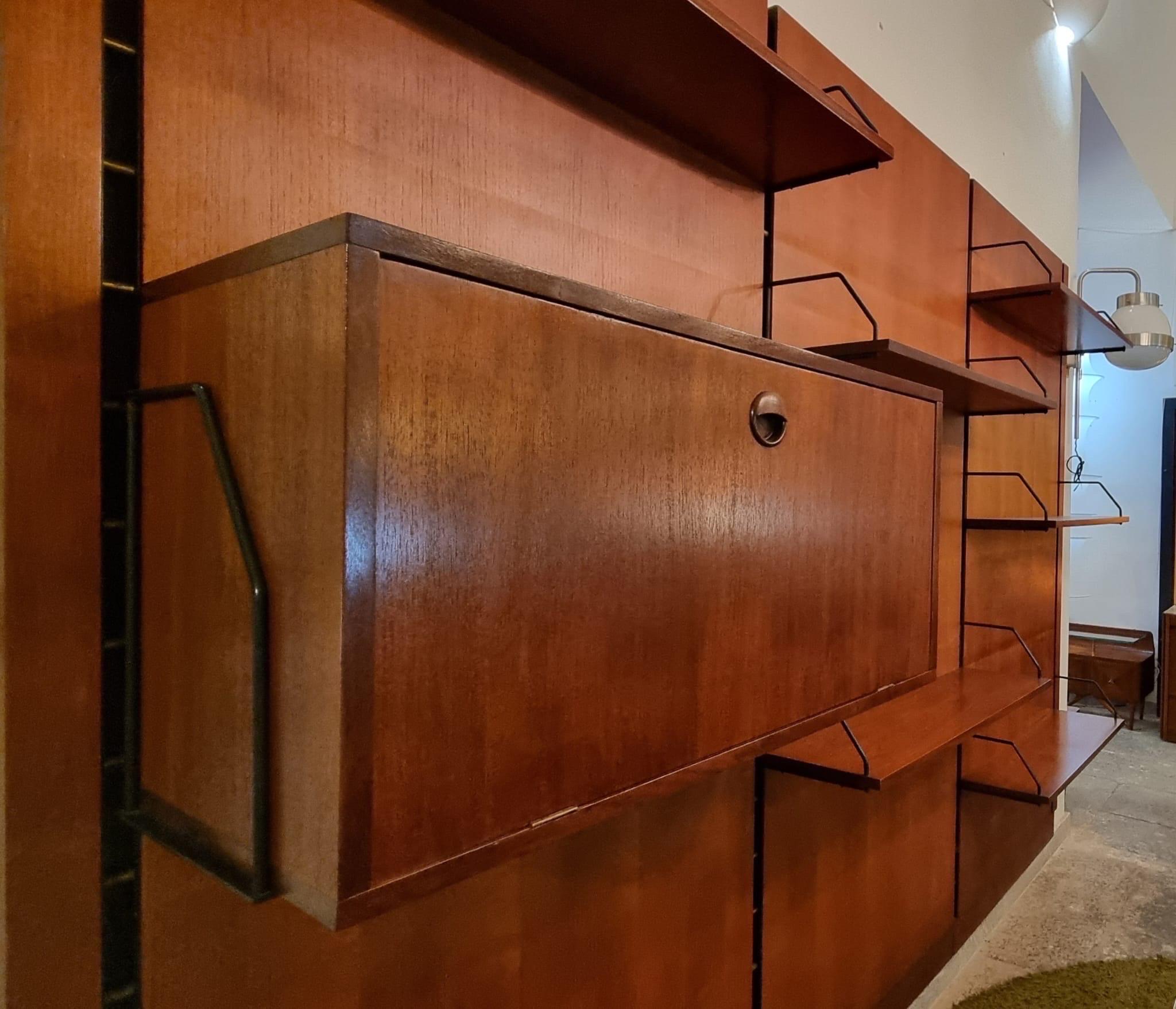 Modularer dänischer Vintage-Wandschrank   1960 (Moderne der Mitte des Jahrhunderts) im Angebot