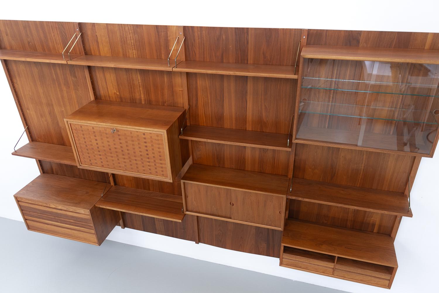 Vintage Danish Modular Walnut Wall Unit by Poul Cadovius for Cado, 1960s. 5