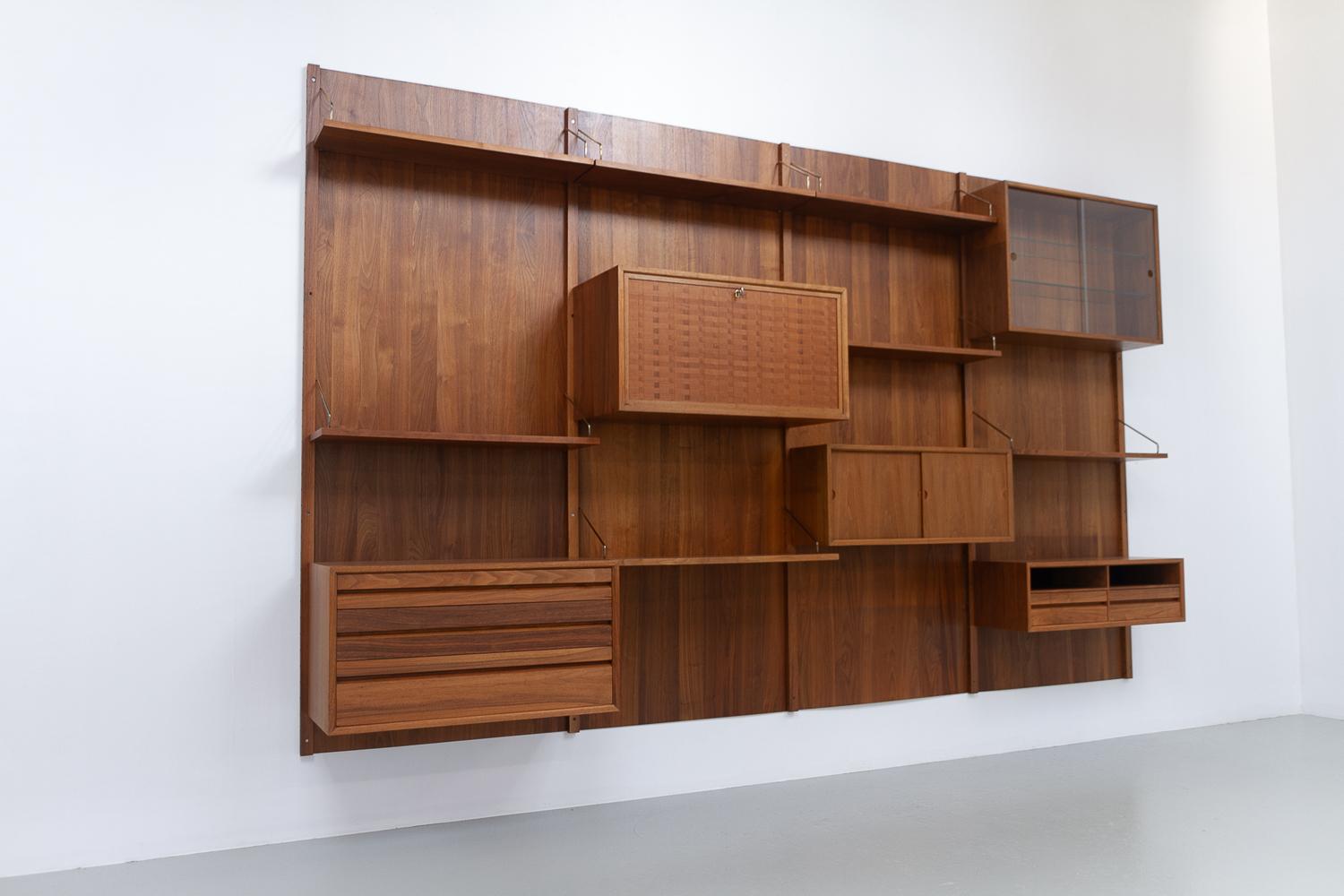 Vintage Danish Modular Walnut Wall Unit by Poul Cadovius for Cado, 1960s. 6