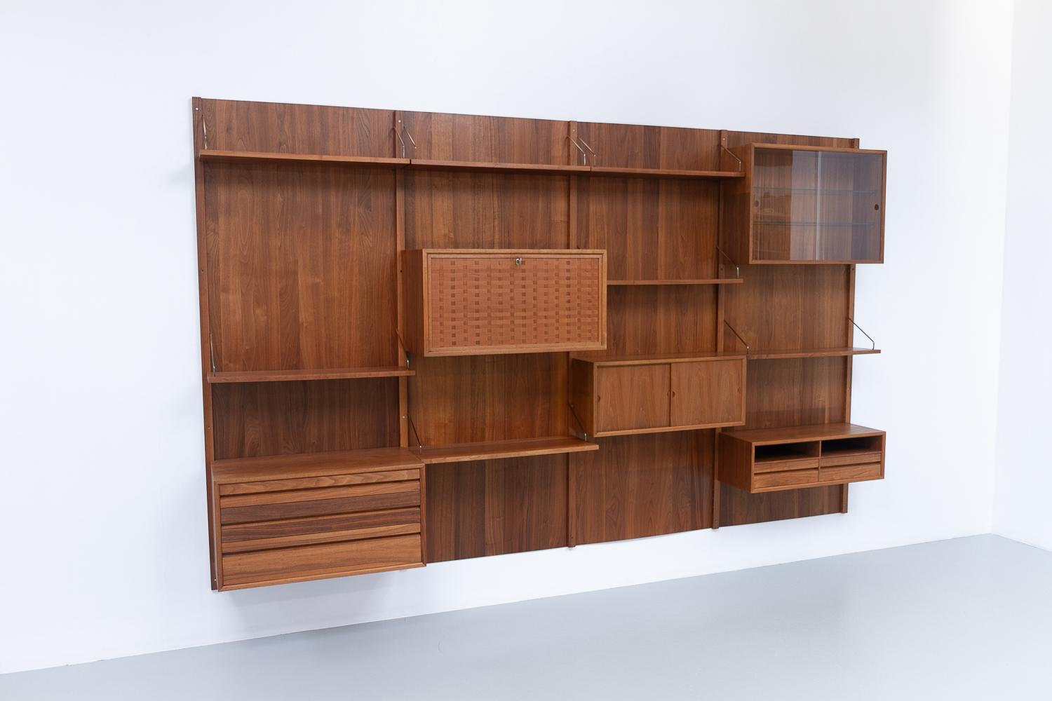 Vintage Danish Modular Walnut Wall Unit by Poul Cadovius for Cado, 1960s. 13