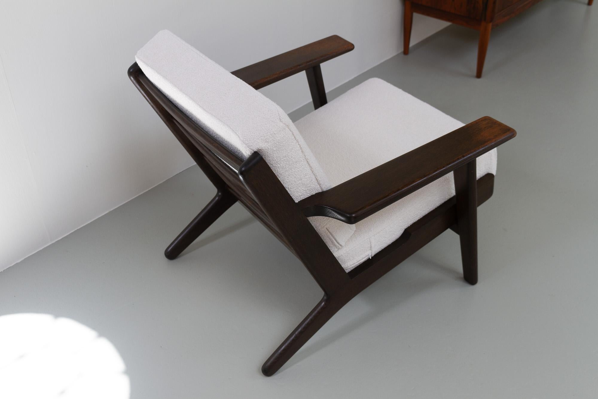 Vintage Danish Oak and Bouclé Lounge Chair GE290 by Hans J. Wegner, 1960s For Sale 5
