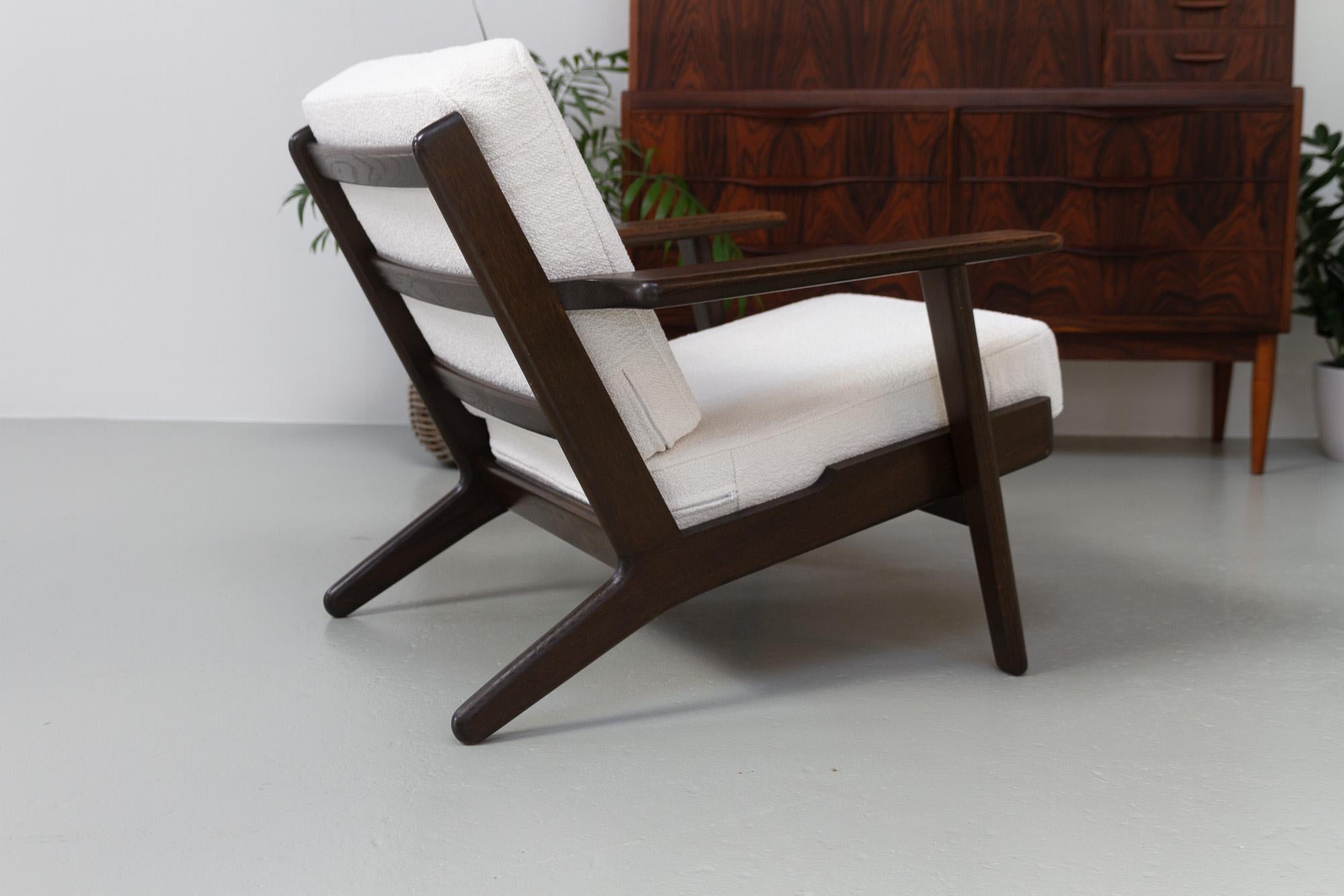 Vintage Danish Oak and Bouclé Lounge Chair GE290 by Hans J. Wegner, 1960s For Sale 6