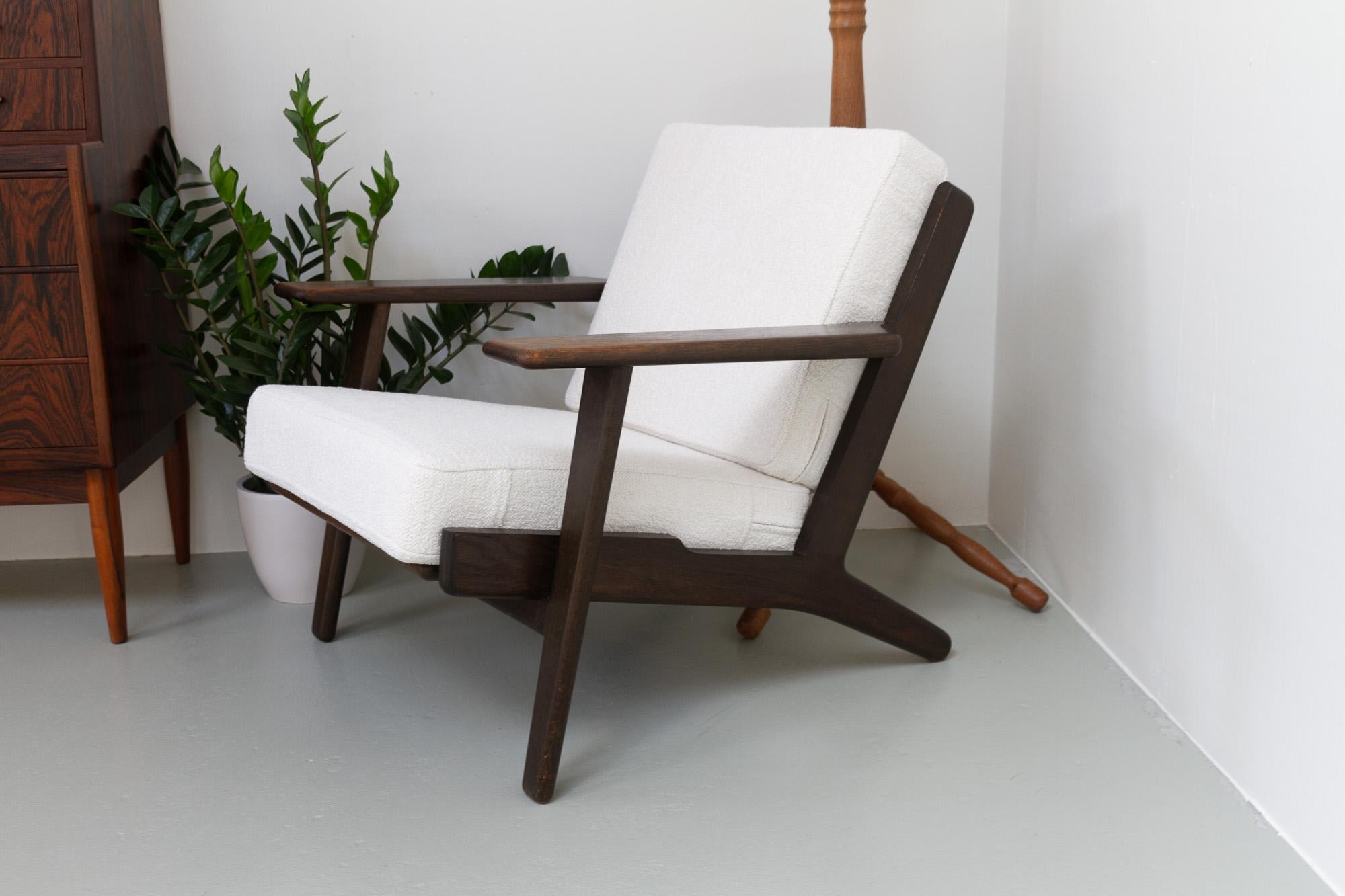 Vintage Danish Oak and Bouclé Lounge Chair GE290 by Hans J. Wegner, 1960s For Sale 7