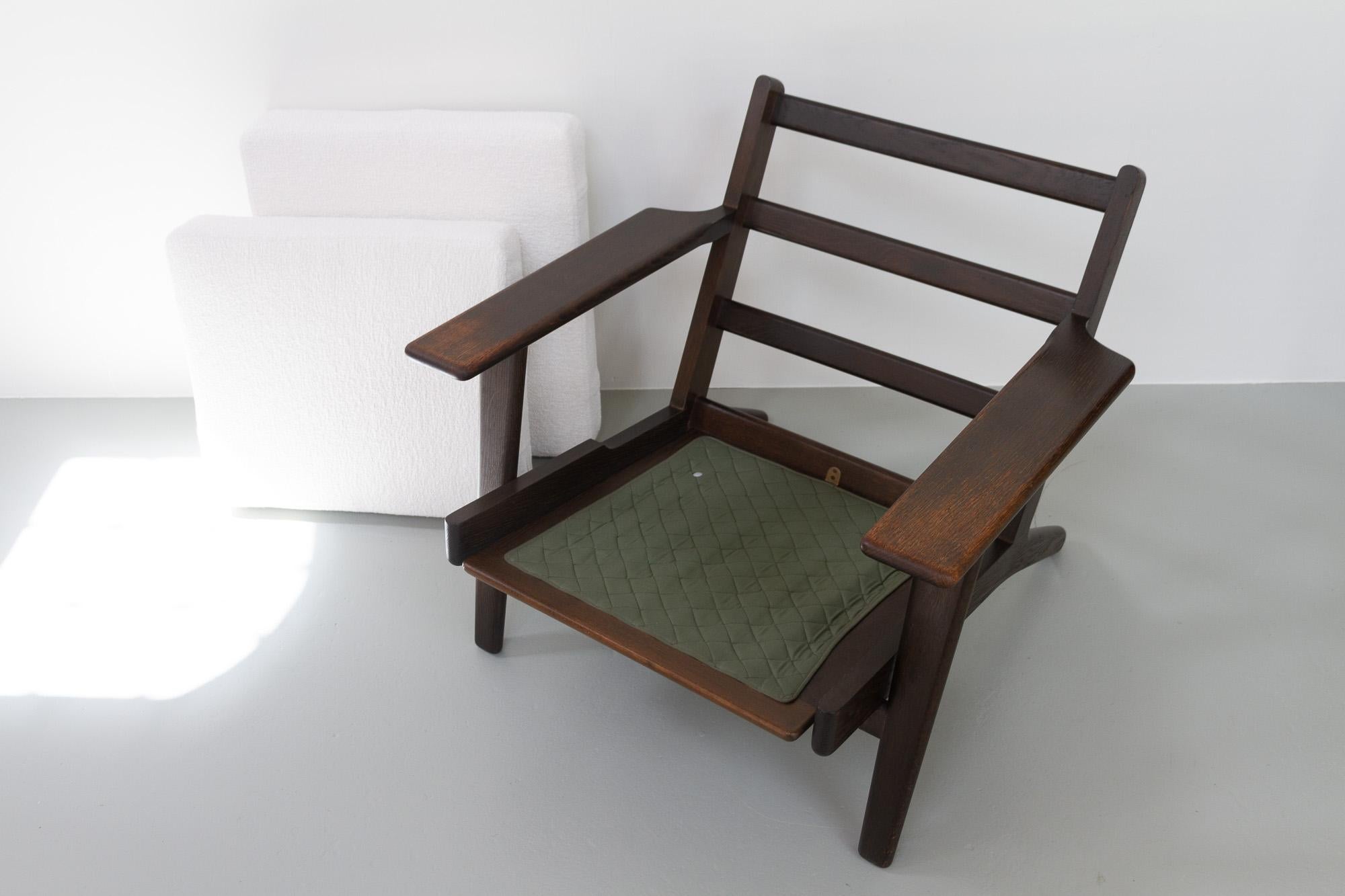 Vintage Danish Oak and Bouclé Lounge Chair GE290 by Hans J. Wegner, 1960s For Sale 12