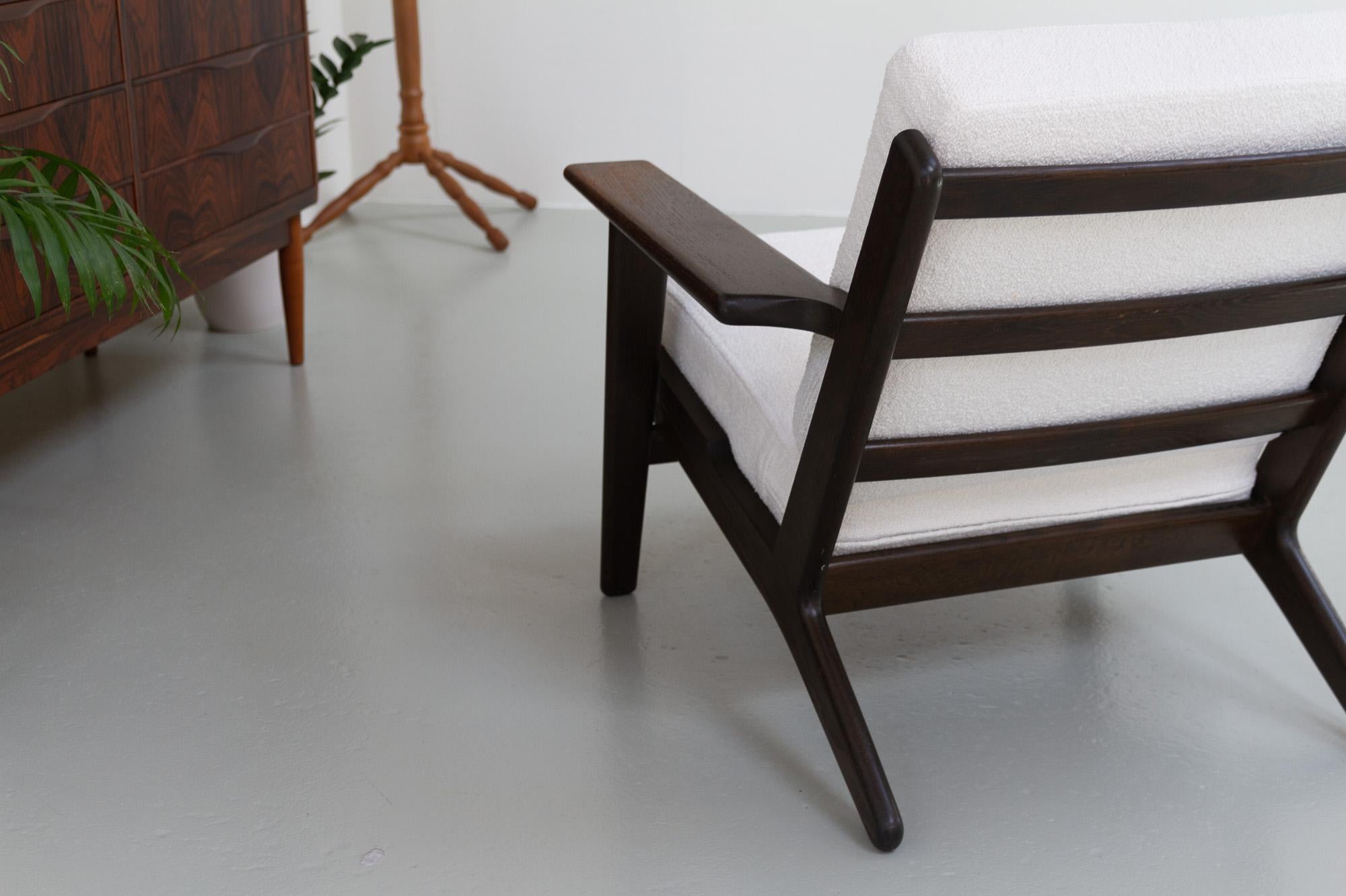 Vintage Danish Oak and Bouclé Lounge Chair GE290 by Hans J. Wegner, 1960s For Sale 1