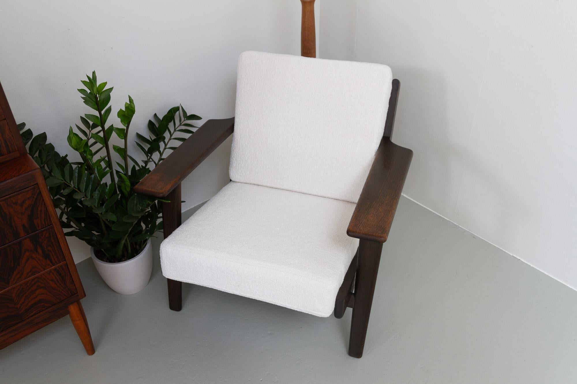 Vintage Danish Oak and Bouclé Lounge Chair GE290 by Hans J. Wegner, 1960s For Sale 3