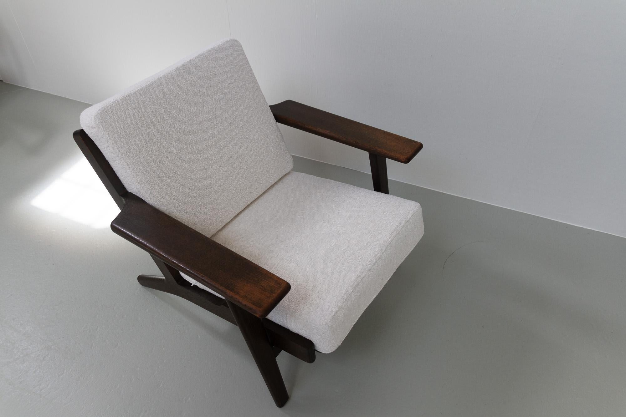 Vintage Danish Oak and Bouclé Lounge Chair GE290 by Hans J. Wegner, 1960s For Sale 4